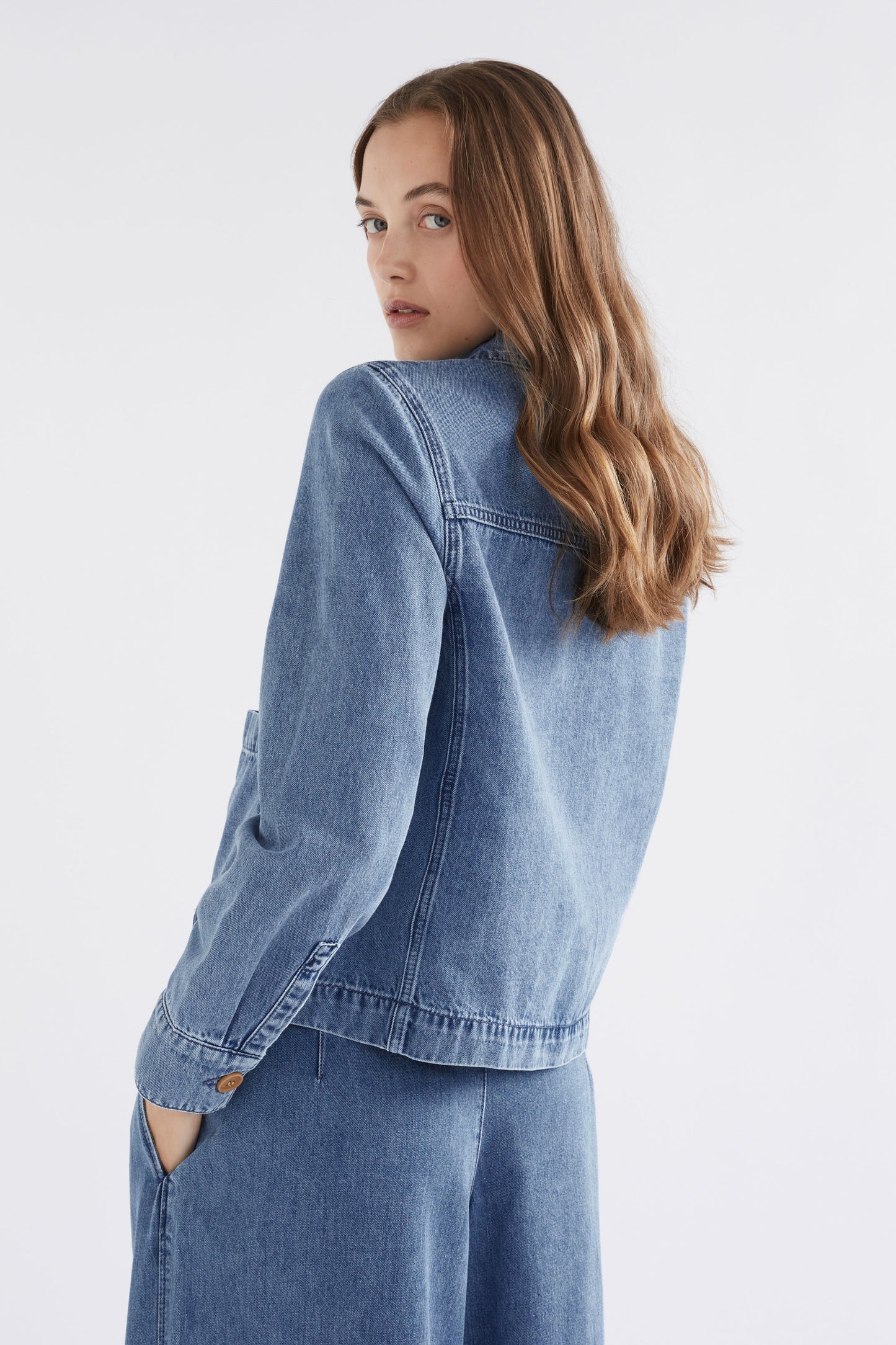 Arbet Organic Cotton Patch Pocket Denim Jacket Back | CHAMBRAY BLUE