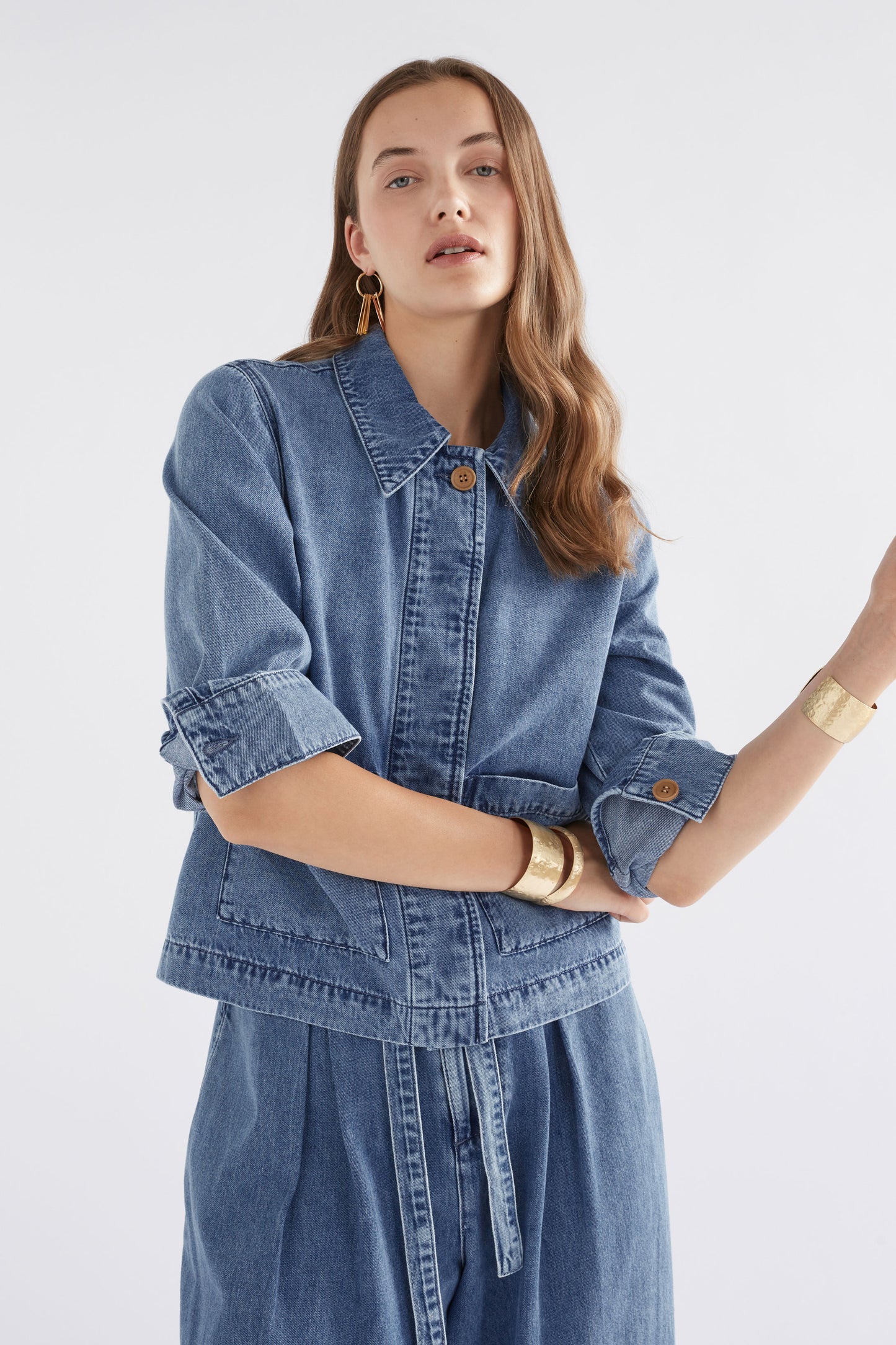 Arbet Organic Cotton Patch Pocket Denim Jacket Front Sleeves Up| CHAMBRAY BLUE