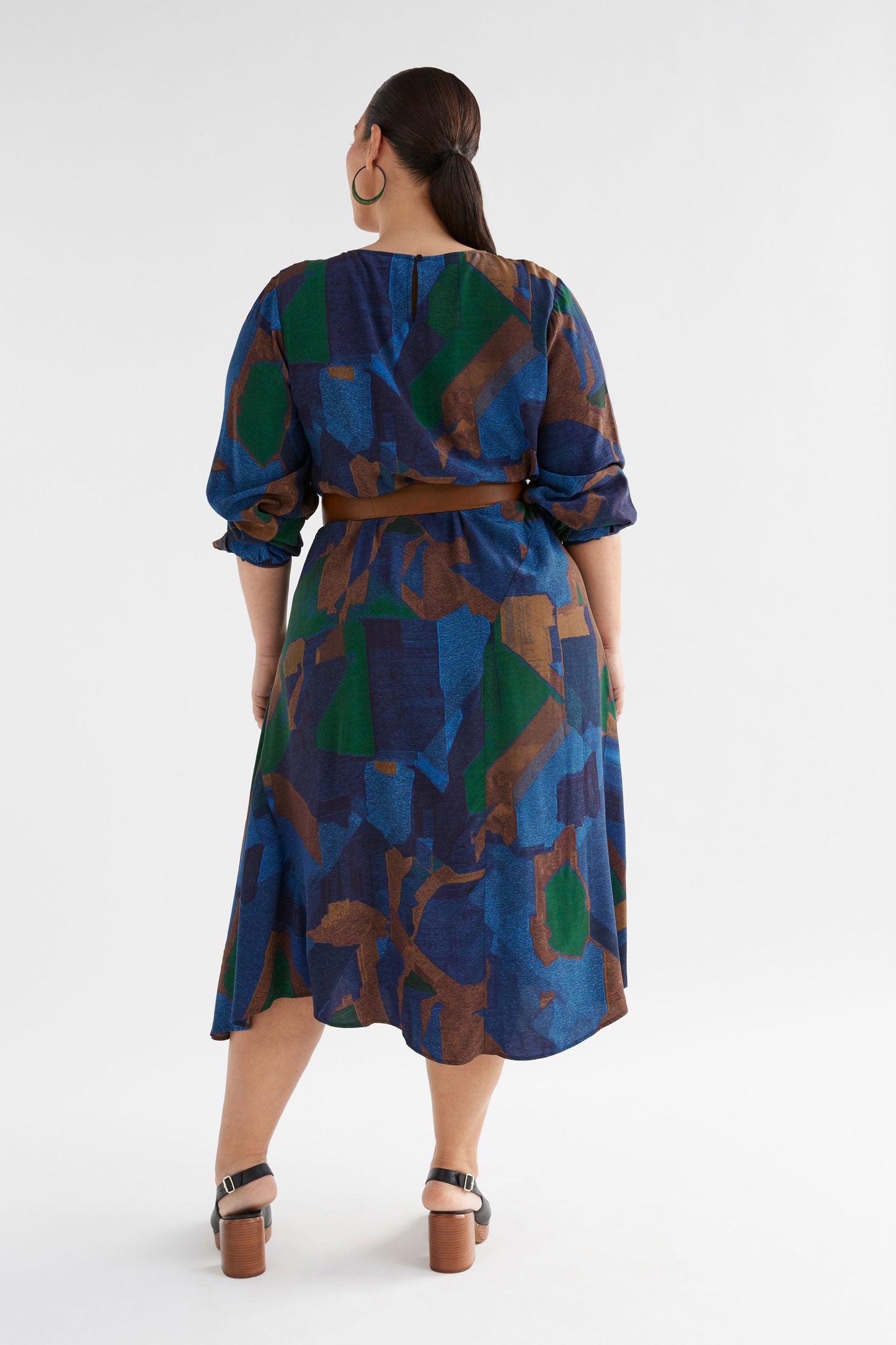 Dega 3/4 Sleeve Asymmetric Hem Print Midi Dress Model Back Curve | ORDA PRINT