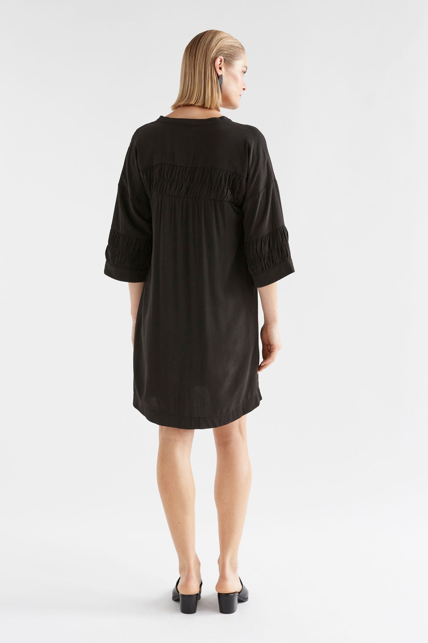 Eta 3/4 Sleeve Ruched Detail V-Neck Relaxed Dress Model Back | BLACK