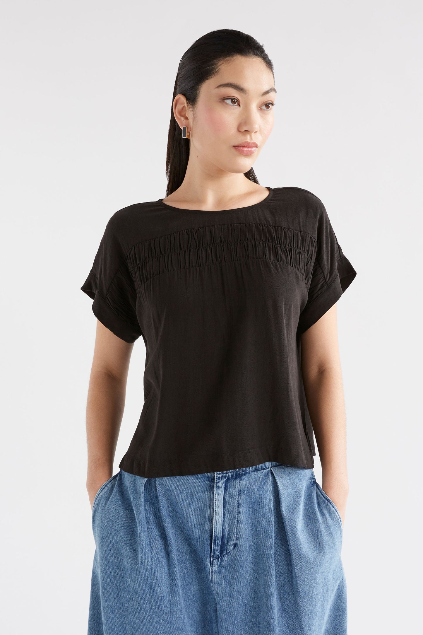 Eta Tencel Ruched Detail Short Sleeve Top Model Front | BLACK