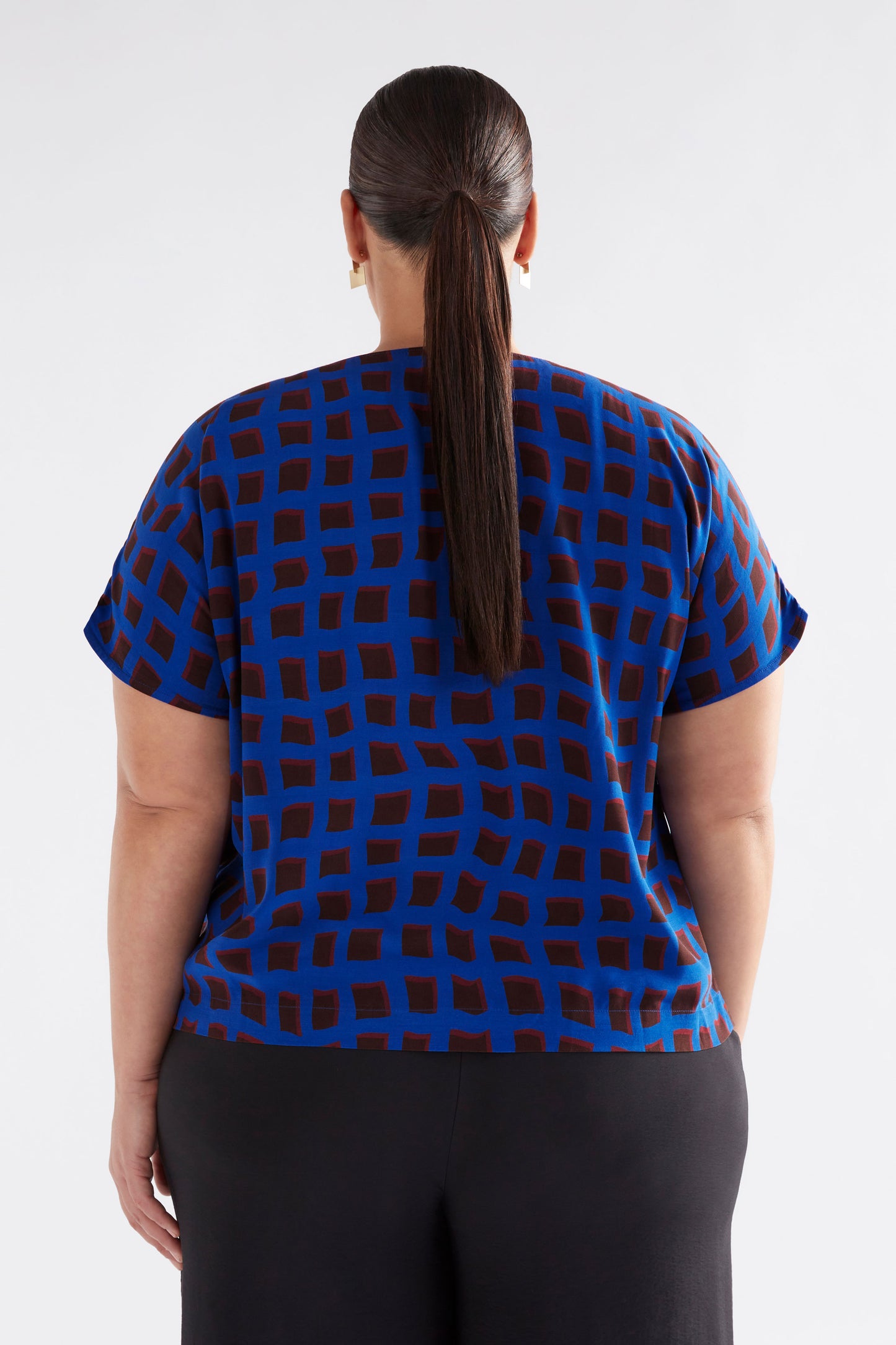 Iden Print Shell Viscose Batwing Cap Sleeve Top Model Back Curve | BLUE WAVE PRINT