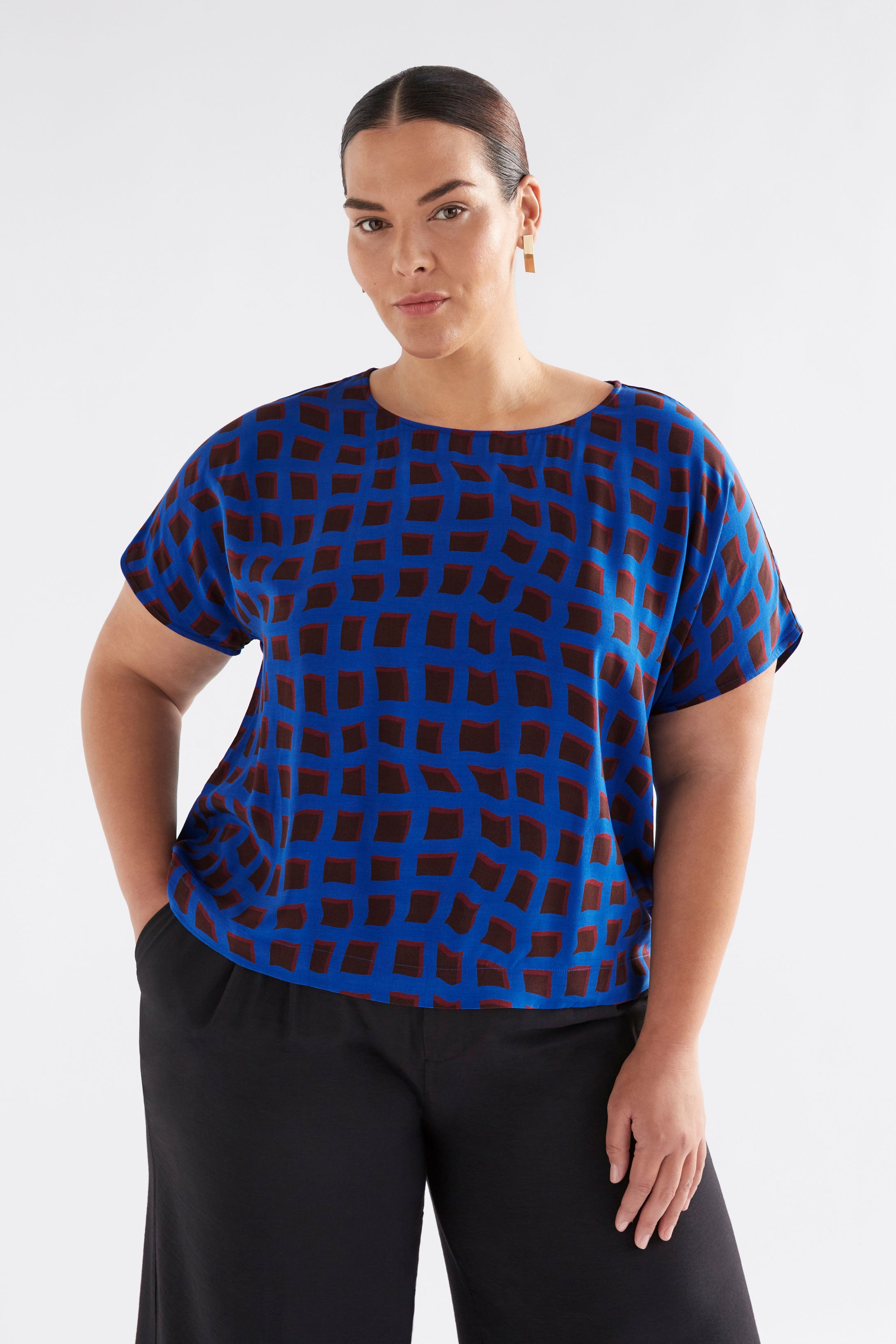 Iden Print Shell Viscose Batwing Cap Sleeve Top Model Front Curve | BLUE WAVE PRINT