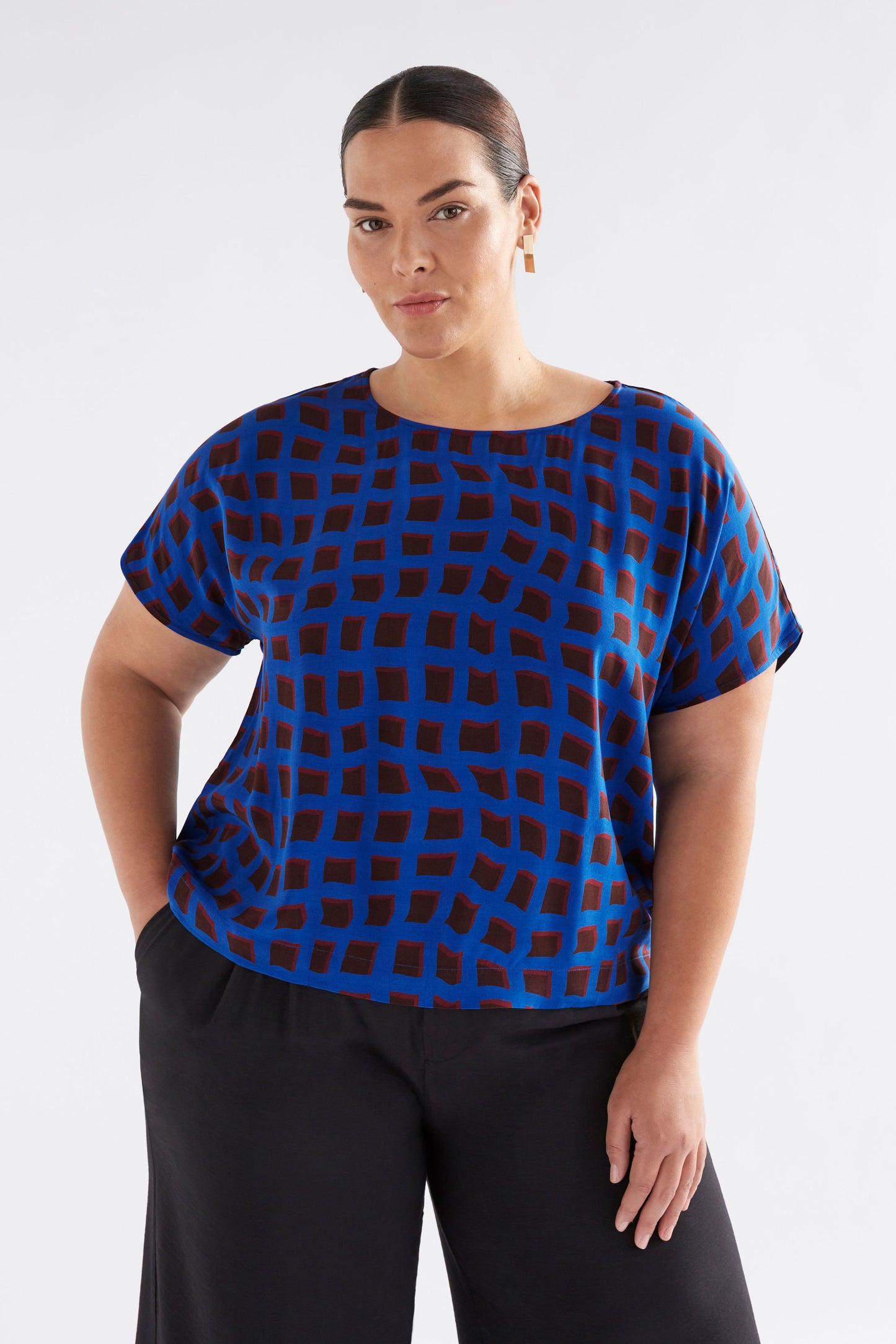 Iden Print Shell Viscose Batwing Cap Sleeve Top Model Front Curve | BLUE WAVE PRINT