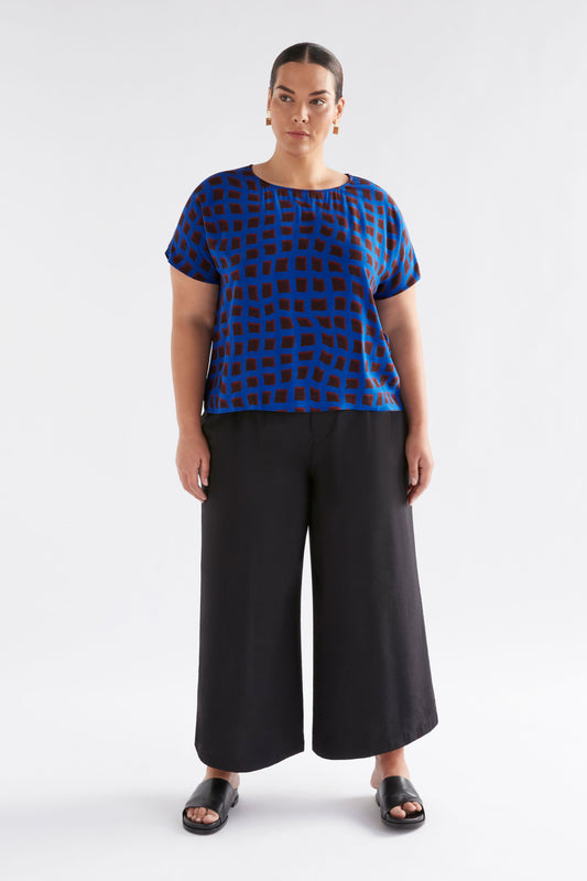 Iden Print Shell Viscose Batwing Cap Sleeve Top Model Front Full Body Curve | BLUE WAVE PRINT