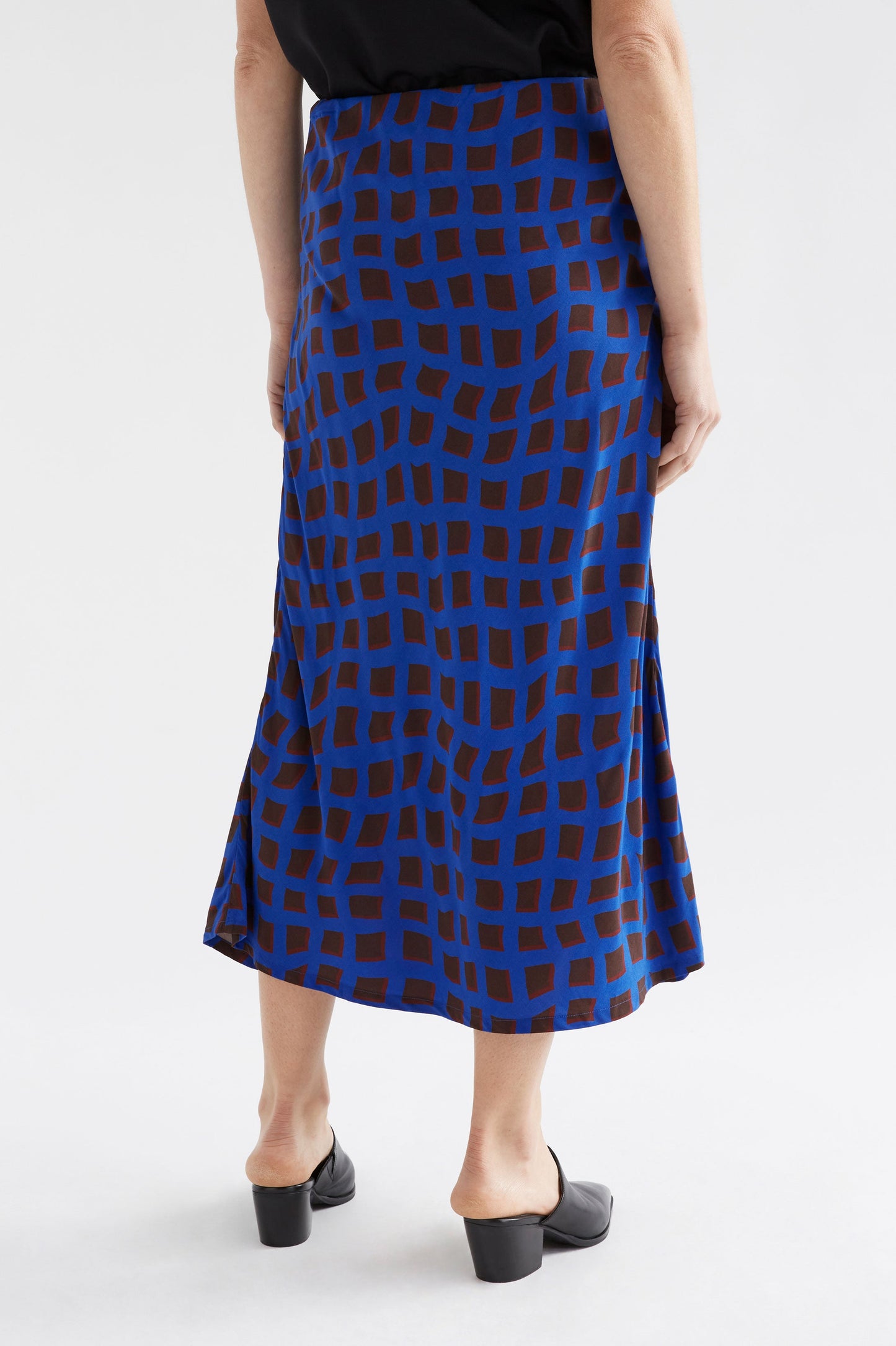 Iden Midi Elastic Waist Bias Cut Print Skirt Model back | BLUE WAVE PRINT