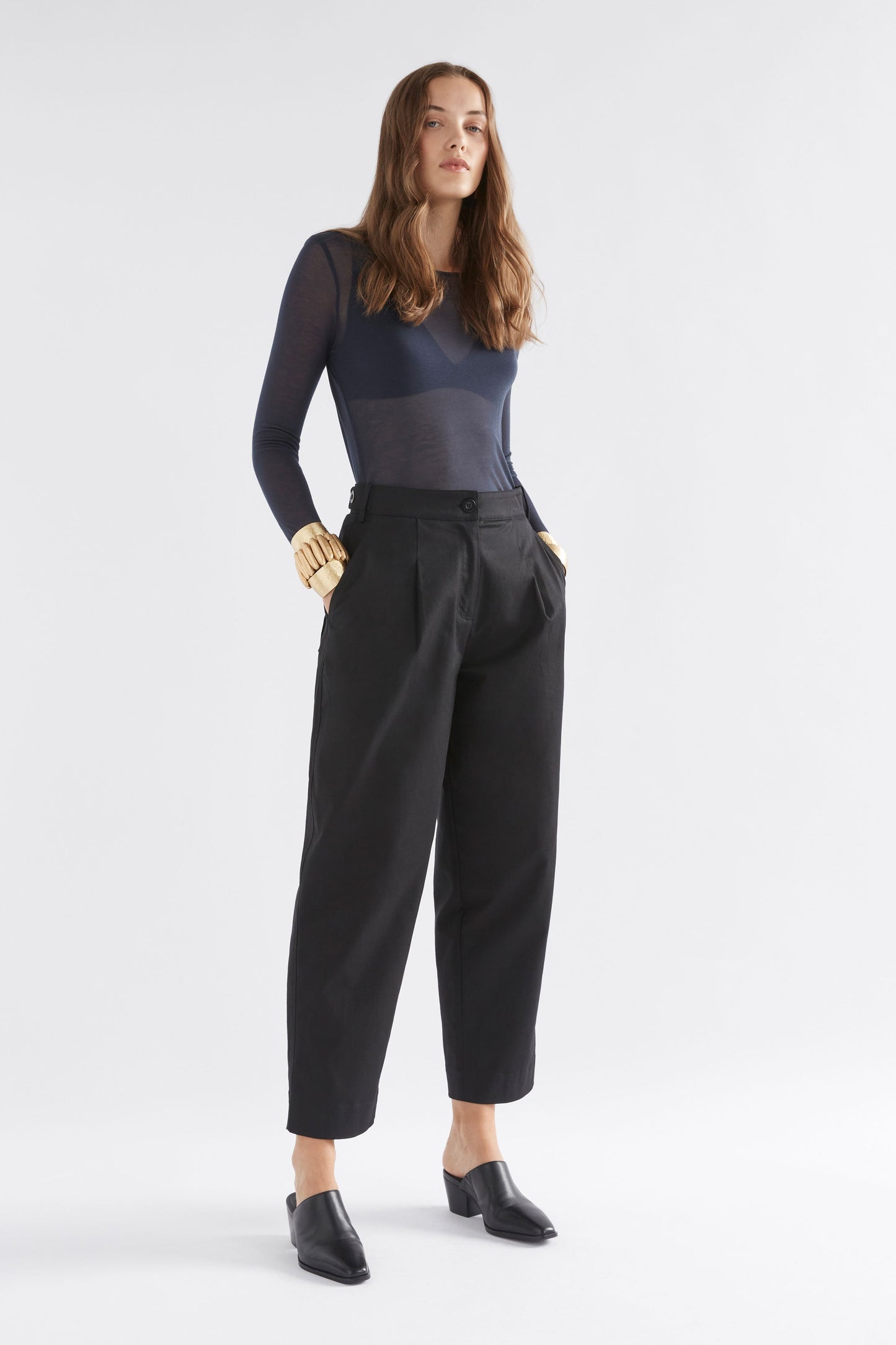 Noorden Organic Cotton-Tencel Pleat Front Pant Model side | BLACK