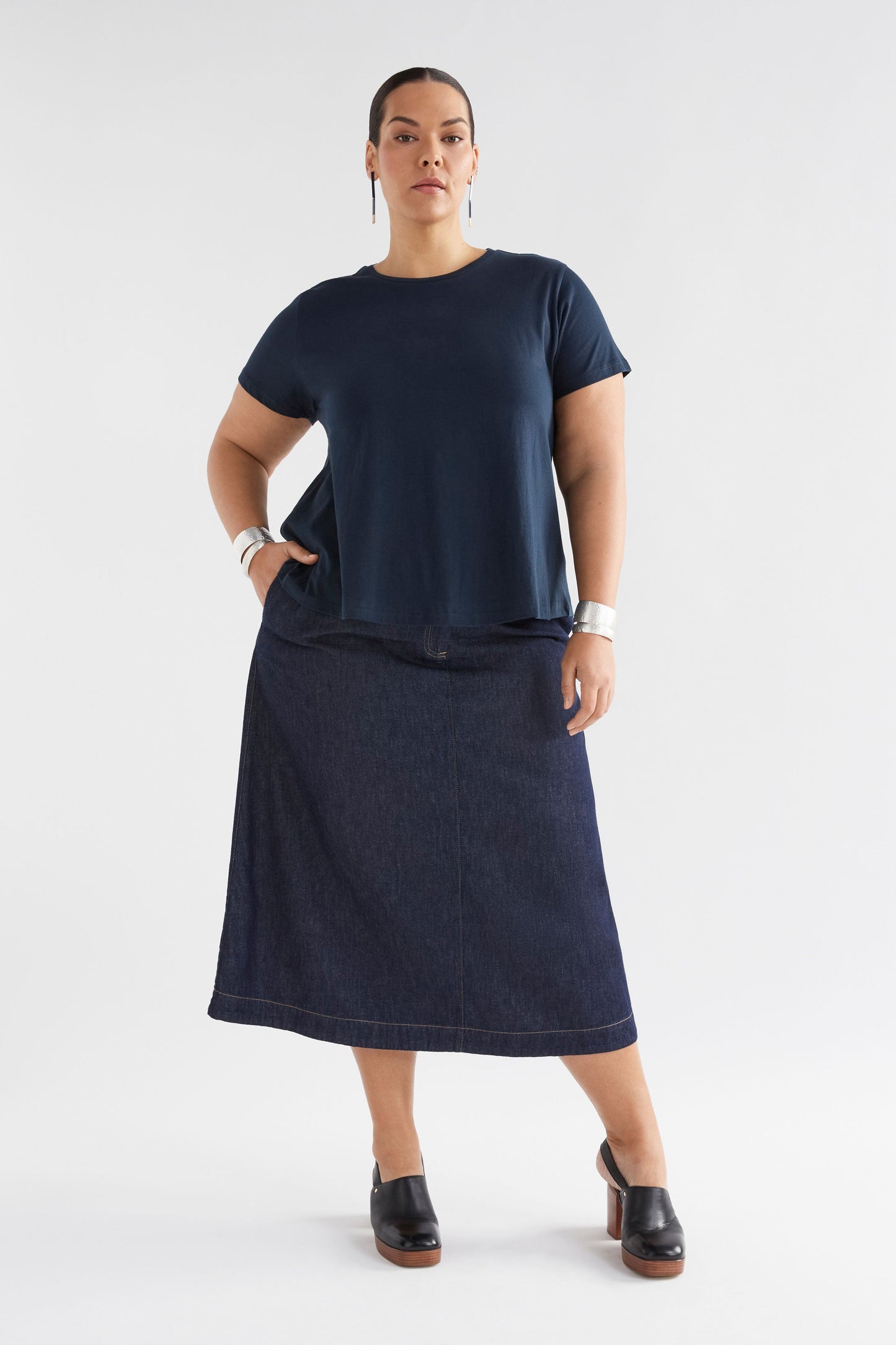 Organic Cotton A-line Jersey Tee Model Front Curve | SPACE BLUE