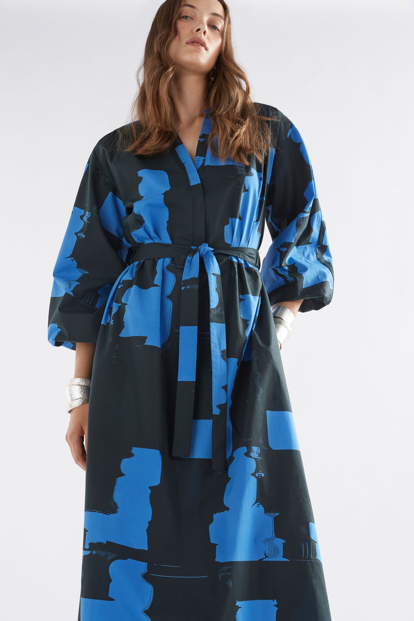 Deze Balloon Sleeve Waisted Cotton Print Midi Dress Model Front detail | BLUE ROLLA PRINT