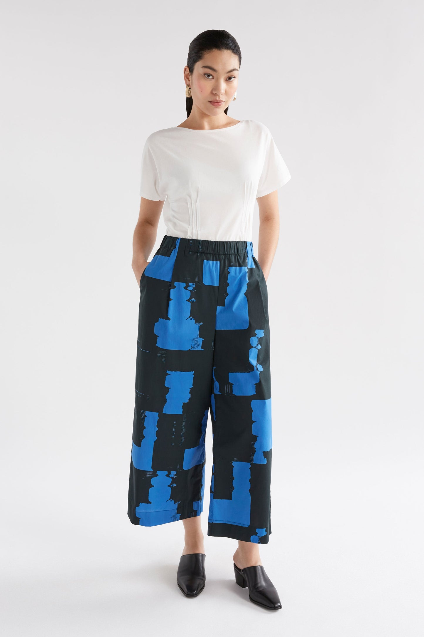 Deze Cotton Wide Leg Elastic Waist Printed Pant  Model Front | BLUE ROLLA PRINT