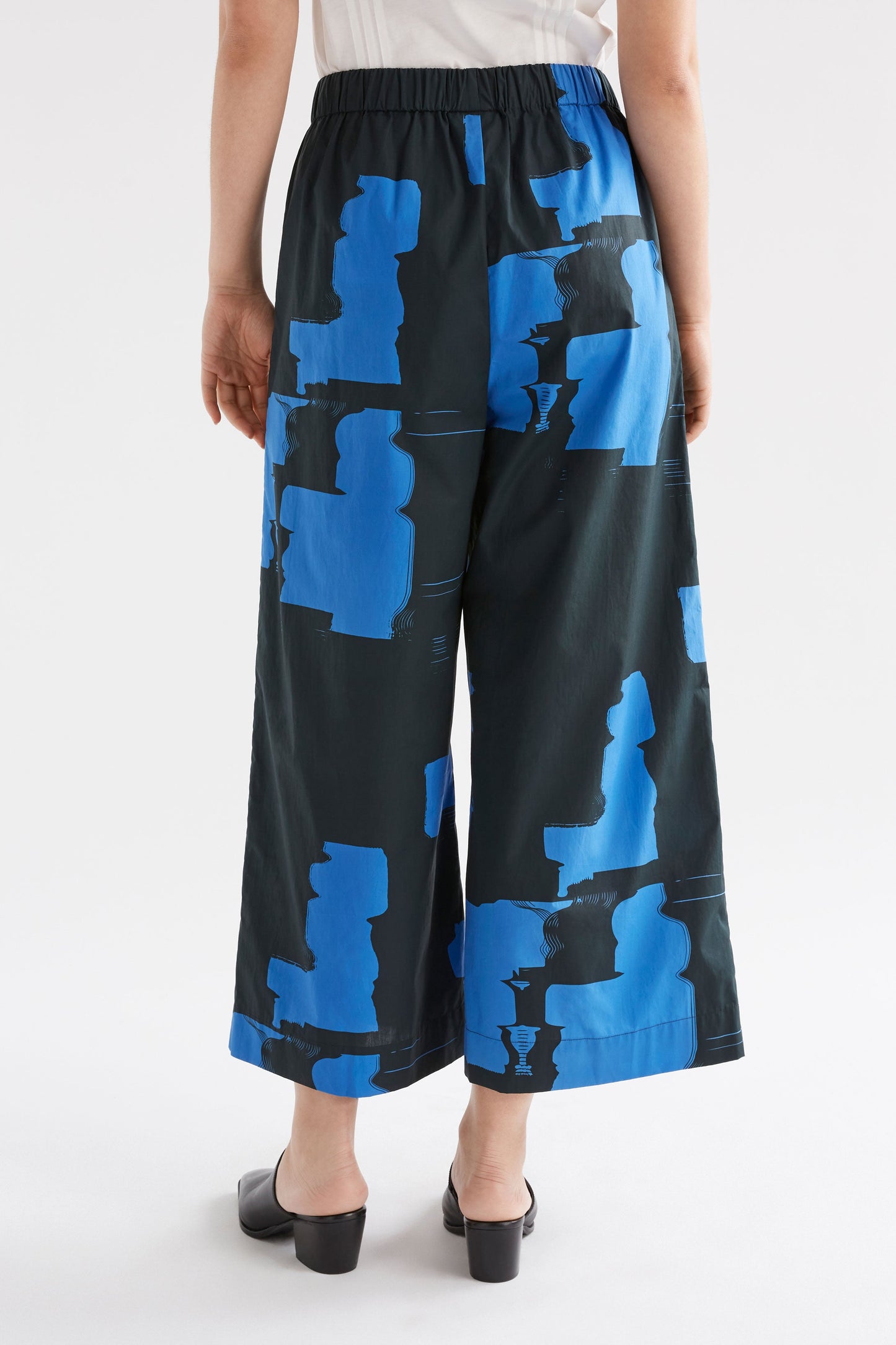 Deze Cotton Wide Leg Elastic Waist Printed Pant  Model Back | BLUE ROLLA PRINT