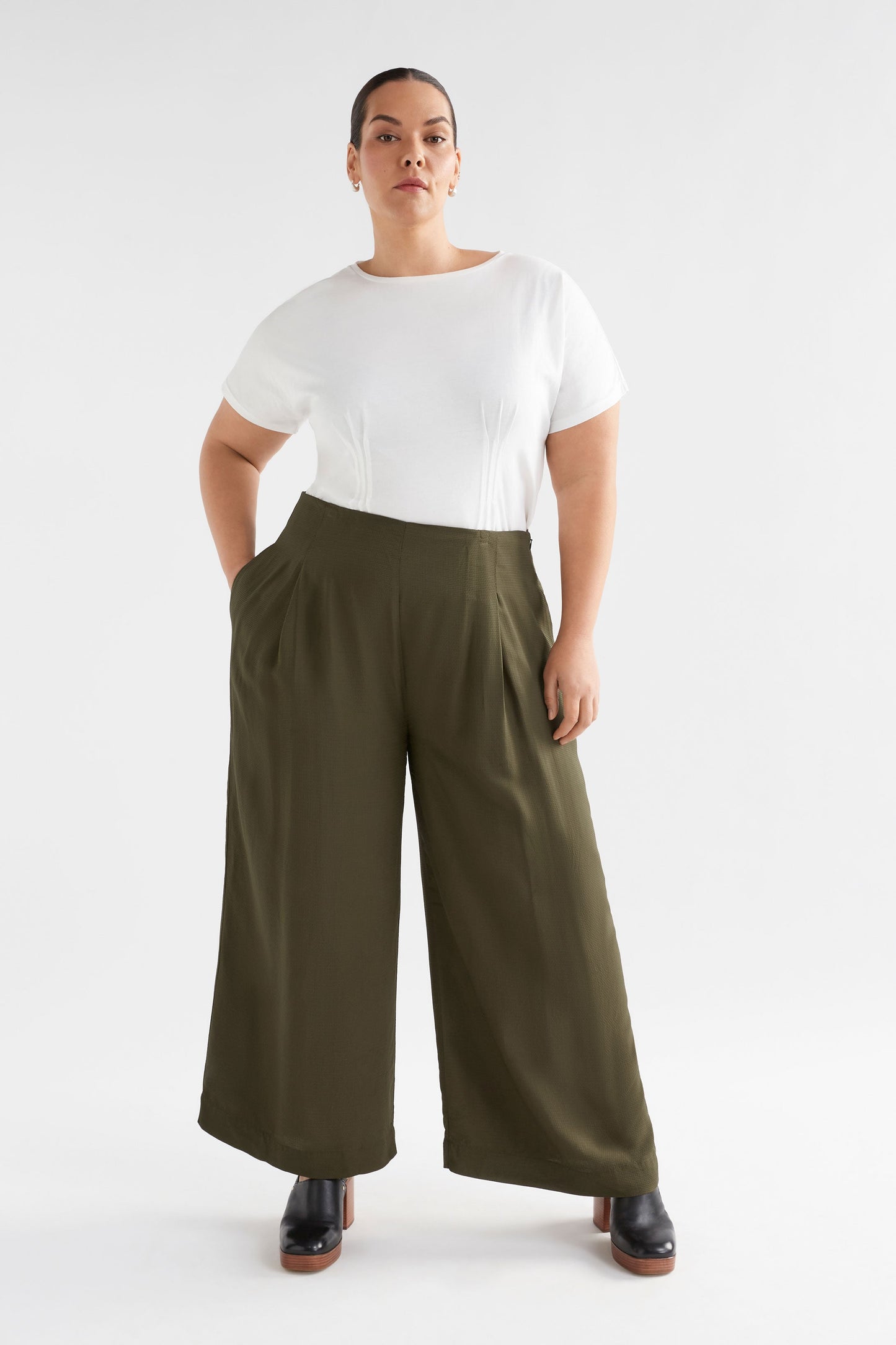 Parq High Waisted Front Pleat Wide Leg Pant Model Front Full Body Curve | SEAWEED