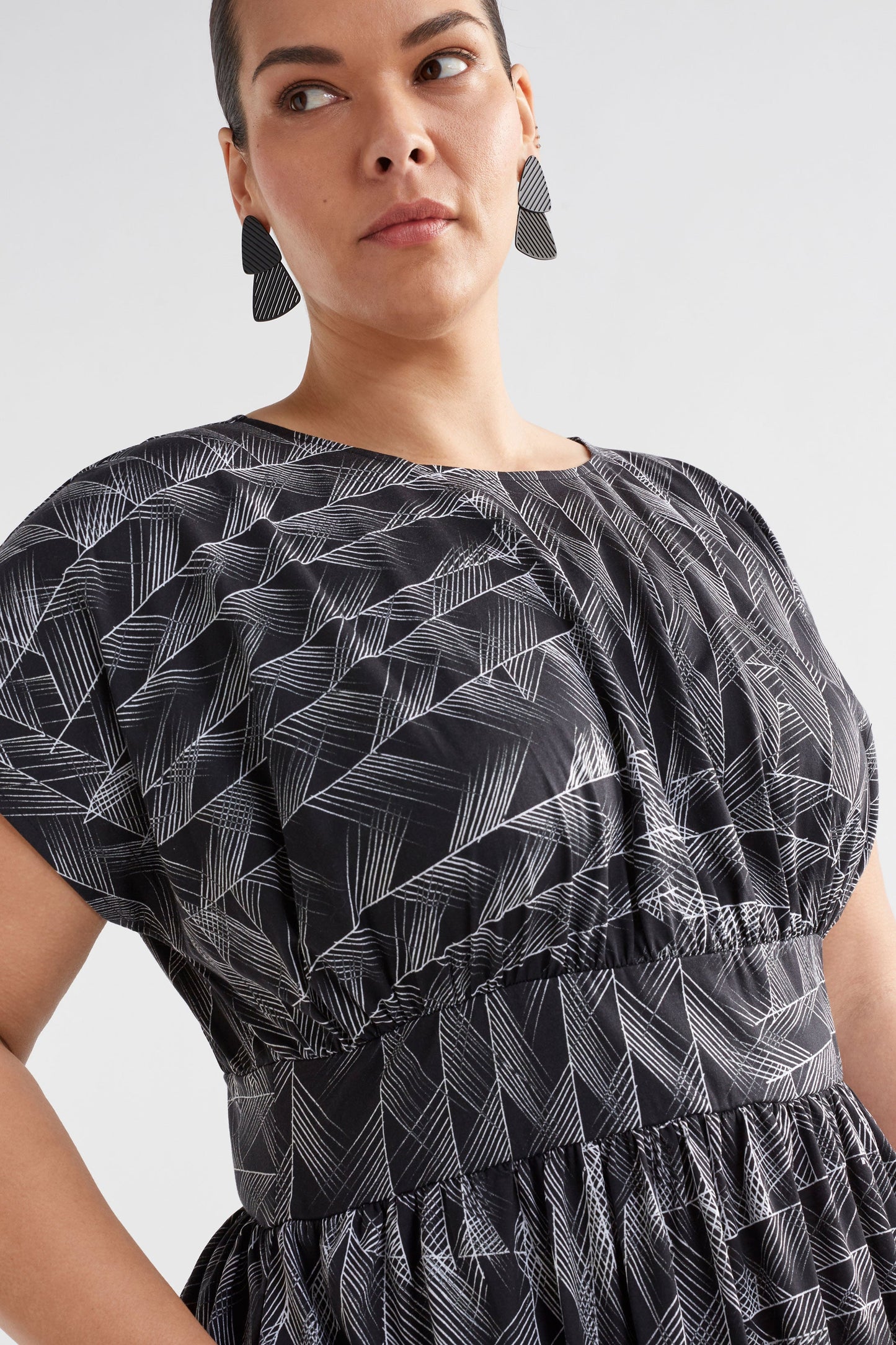 Jager Cap Sleeve Waisted Cotton Jersey Print Dress Model Front Detail Curve | BLACK LINE PRINT