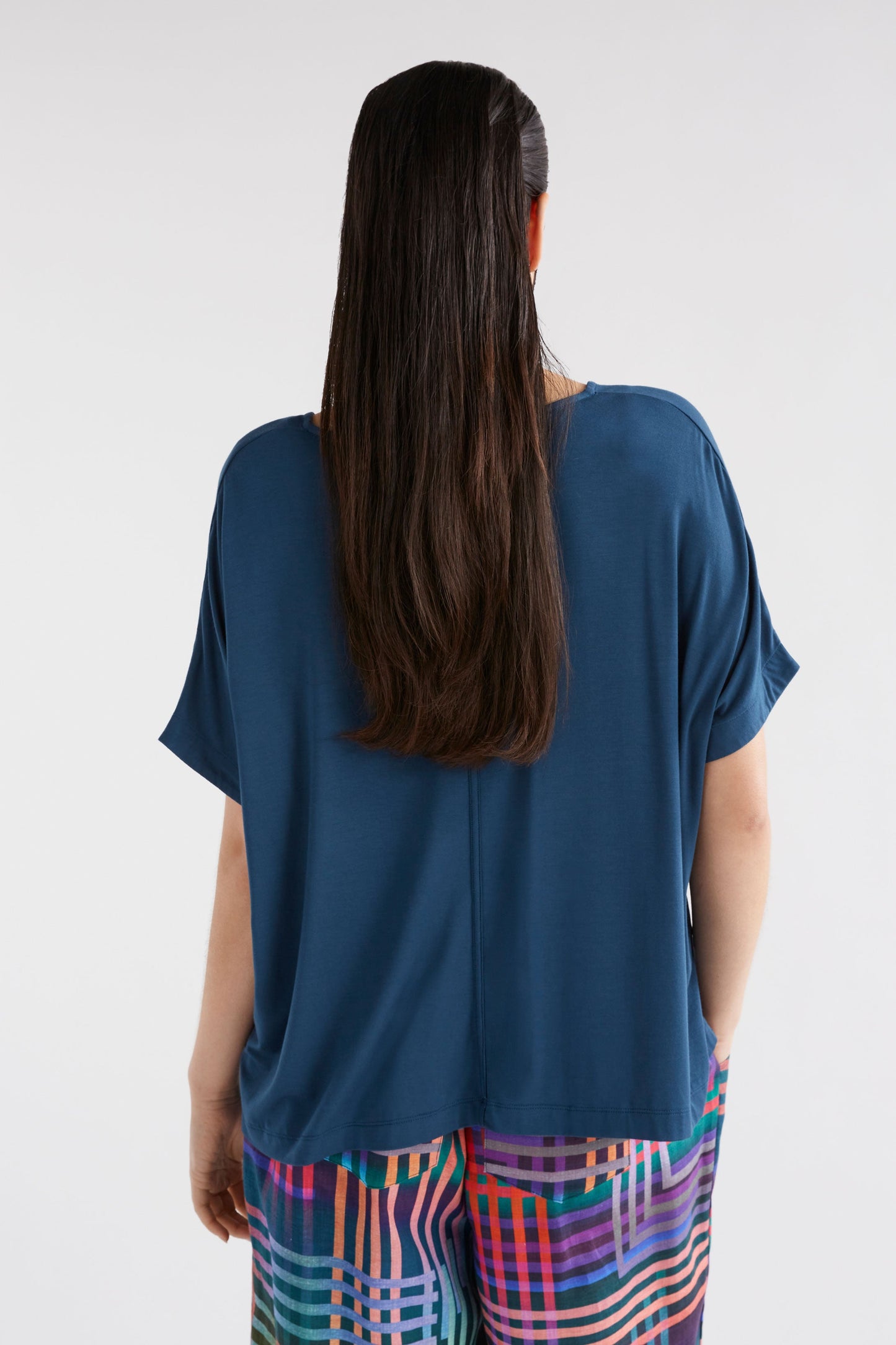 Mytr Relaxed V-Neck Jersey T-Shirt Model Back | JASPER