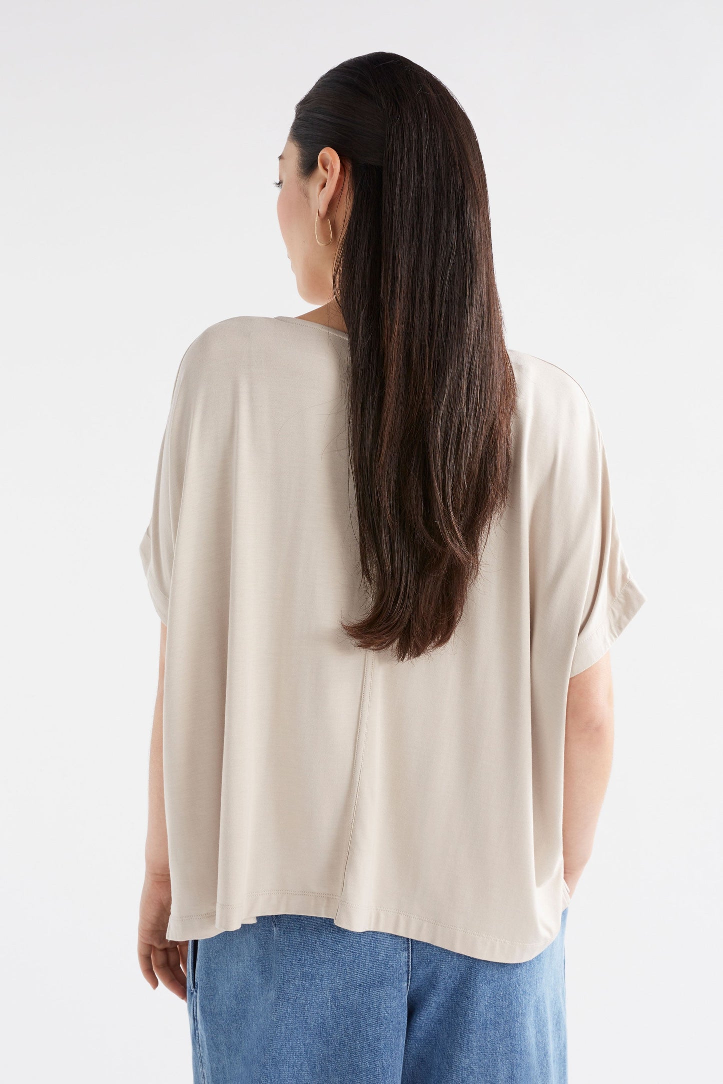 Mytr Relaxed V-Neck Jersey T-Shirt Model Back | FLAX