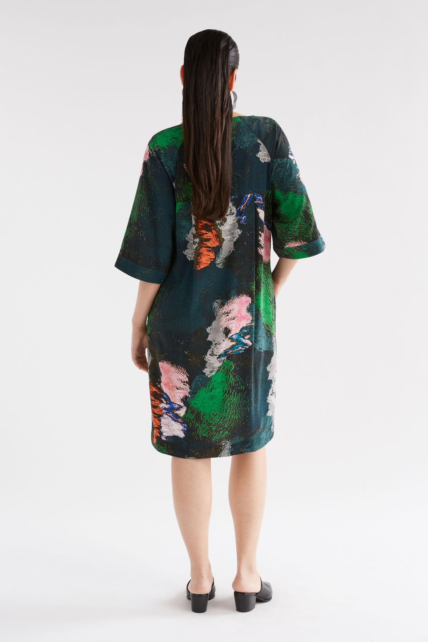 Foljer V-Neck Silky Print Below the Elbow Sleeve Dress Model Back | REFLECTIONS PRINT 