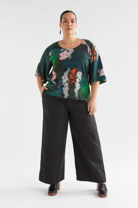 Foljer Silky Scoop Neck Raglan Sleeve Top Model Front Fully Body Curve | REFLECTIONS PRINT