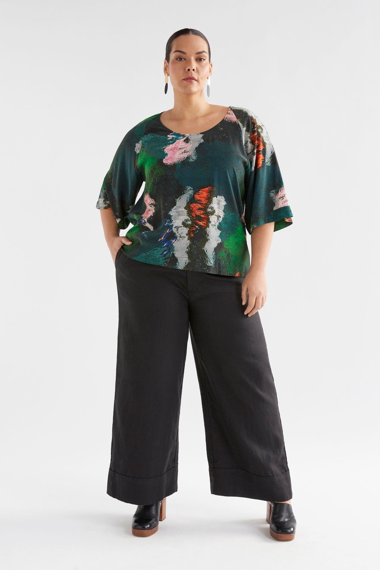 Foljer Silky Scoop Neck Raglan Sleeve Top Model Front Fully Body Curve | REFLECTIONS PRINT