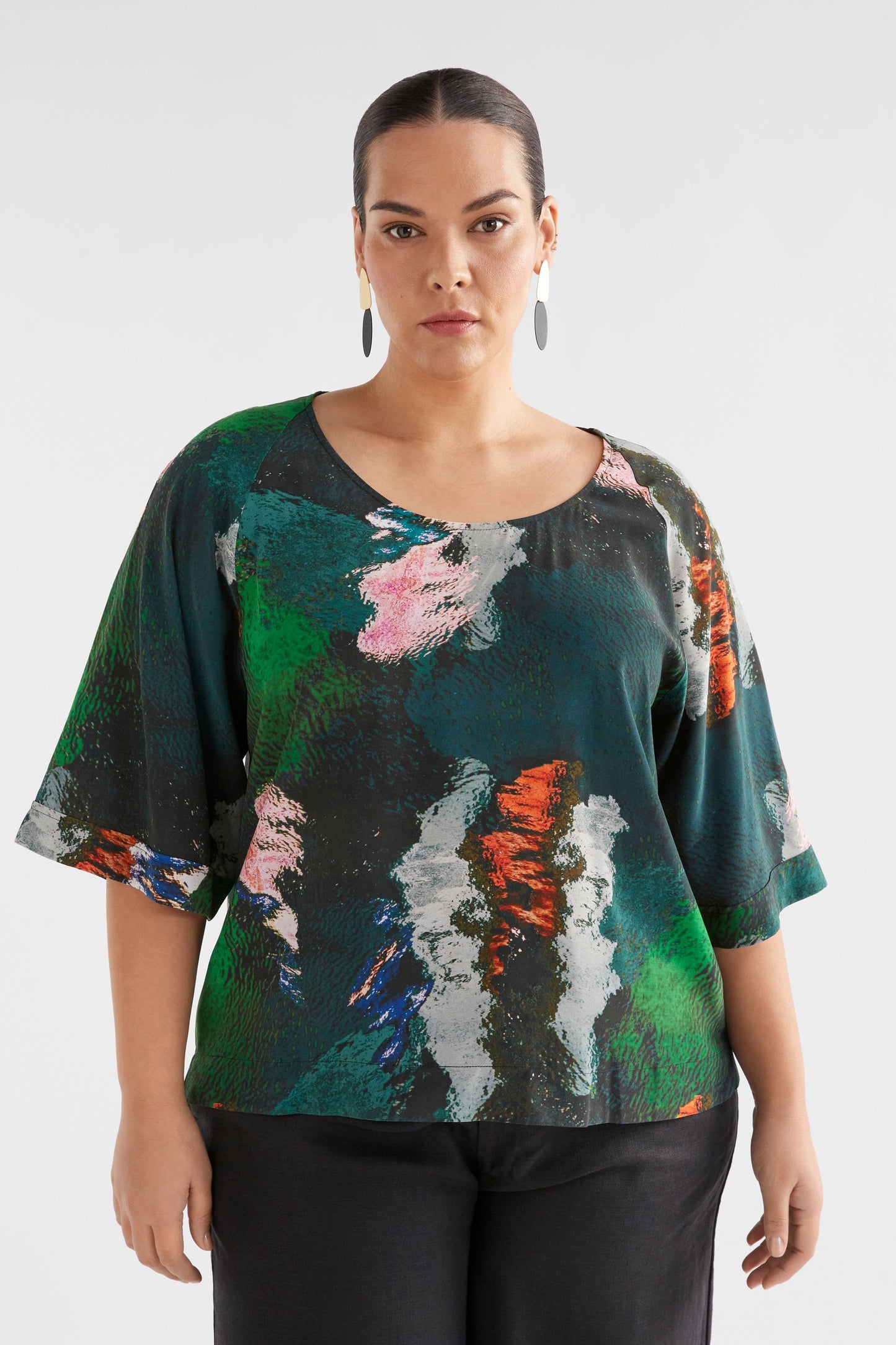 Foljer Silky Scoop Neck Raglan Sleeve Top Model Front Curve | REFLECTIONS PRINT