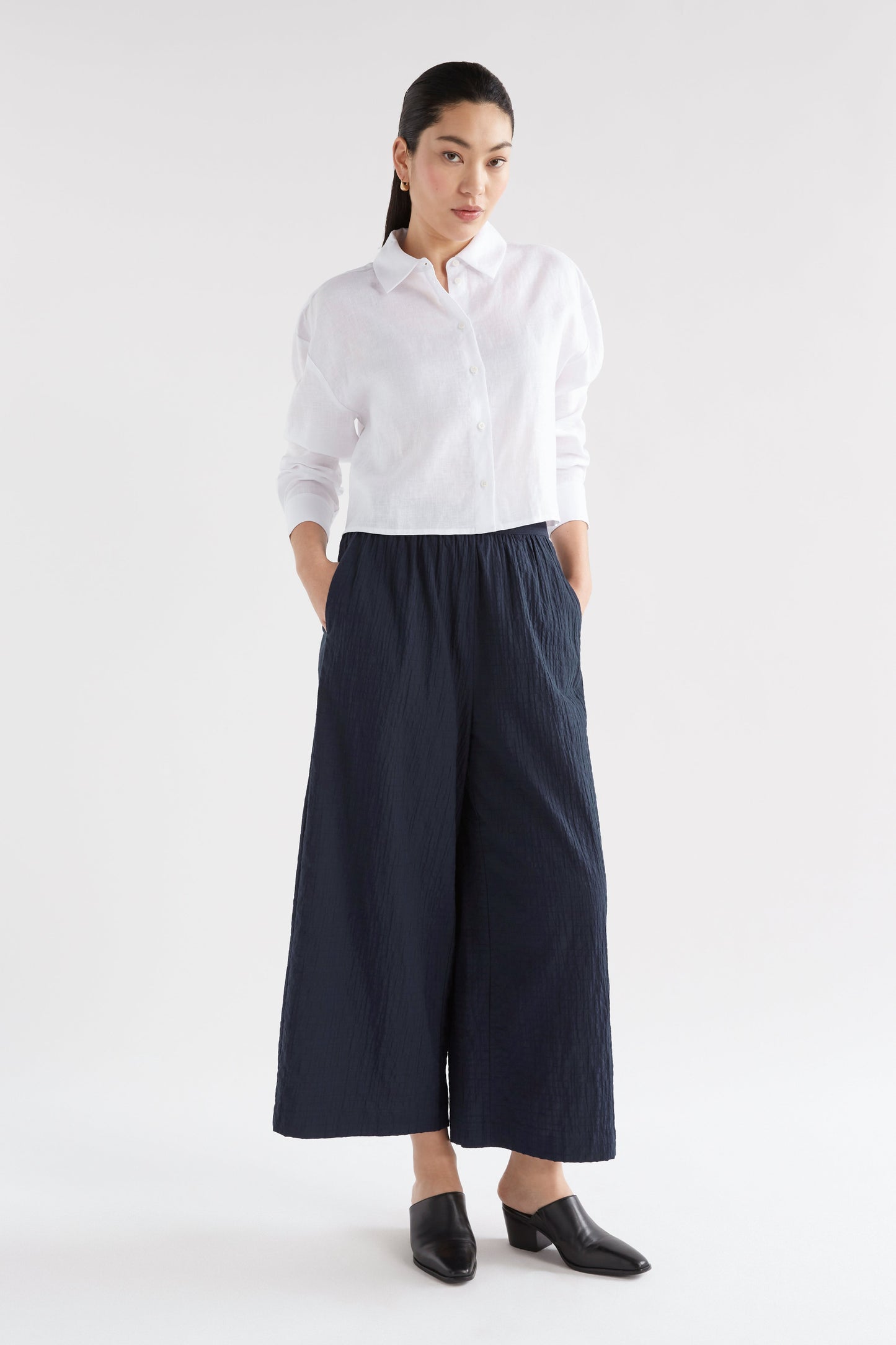 Huvet Wide Leg Organic Cotton Crinkle Textured Elastic Waist Pant Model Front Full Body | NEW NAVY