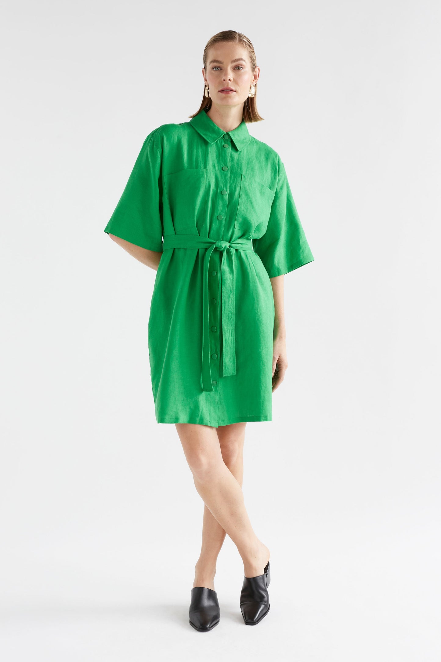 Nayte Relaxed Wide Sleeve Short Linen Shirt Dress Model Front | VINE GREEN