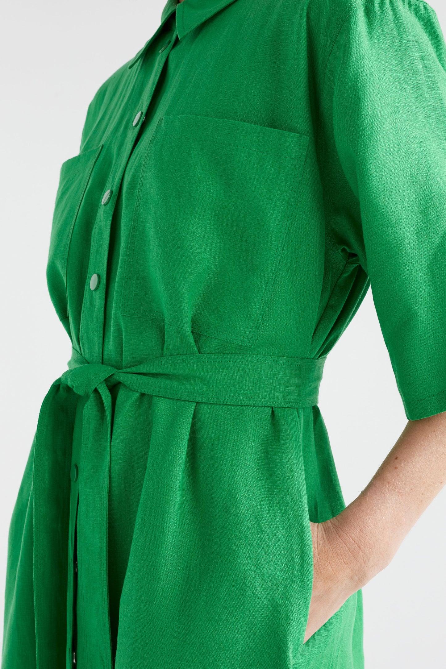 Nayte Relaxed Wide Sleeve Short Linen Shirt Dress Model Side Detail | VINE GREEN