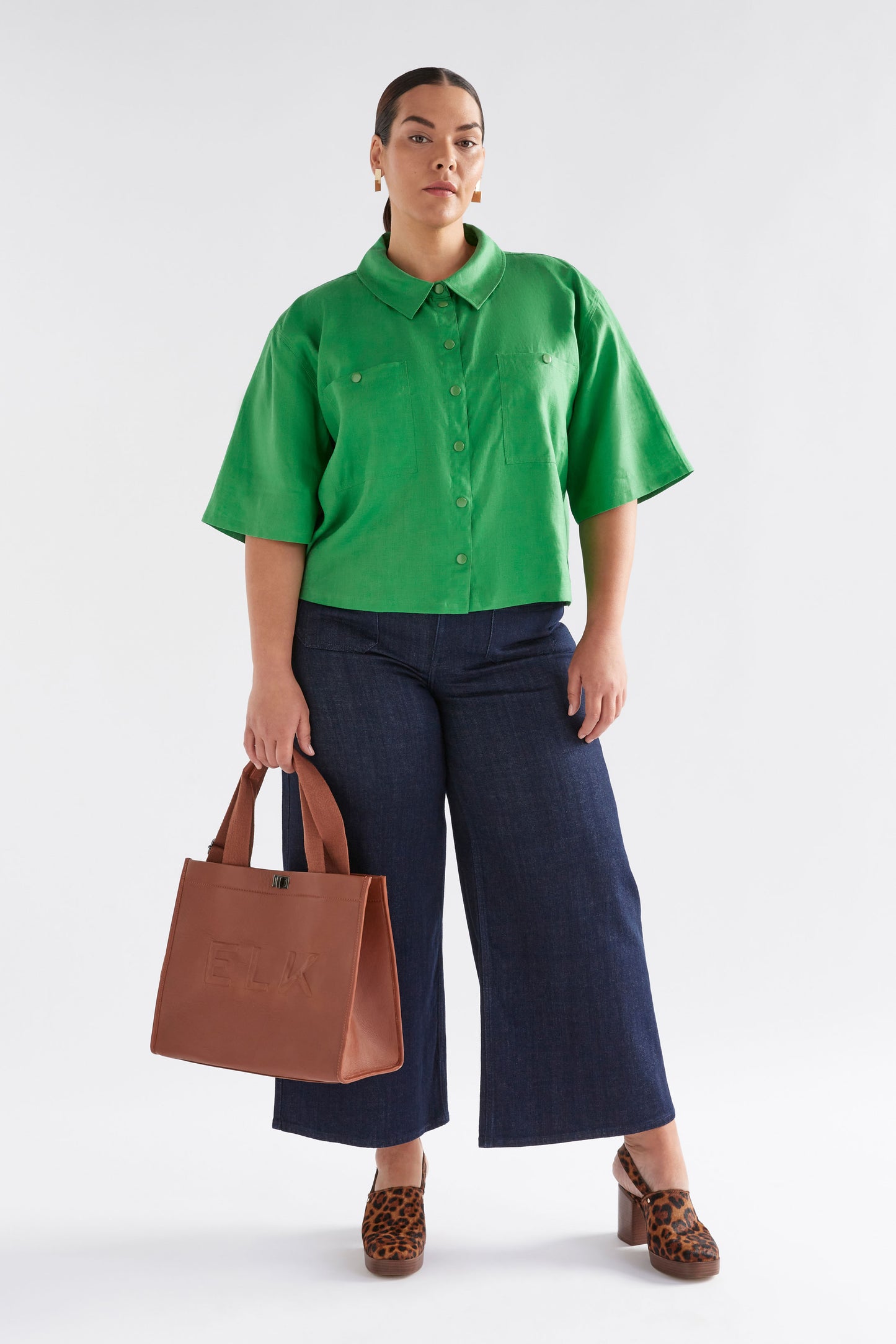 Nayte Boxy Relaxed Wide Short Sleeve Linen Shirt Model Front Full Body Curve | VINE GREEN