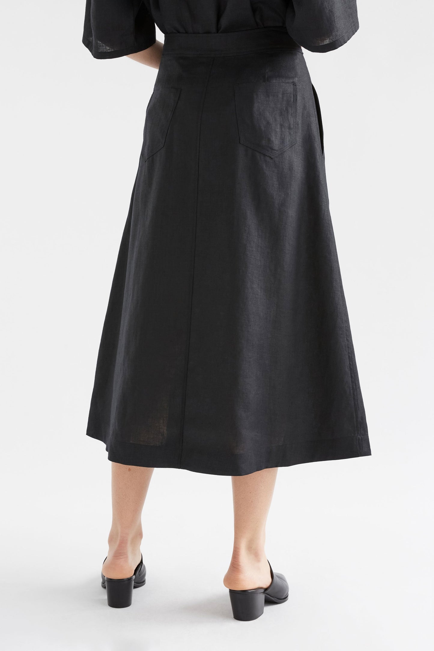 Nayte Midi A-line Linen Skirt Model Back | BLACK