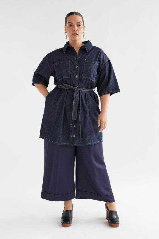 Denym Pocket Shirt Dress Model Front Curve | AUTHENTIC BLUE WASH