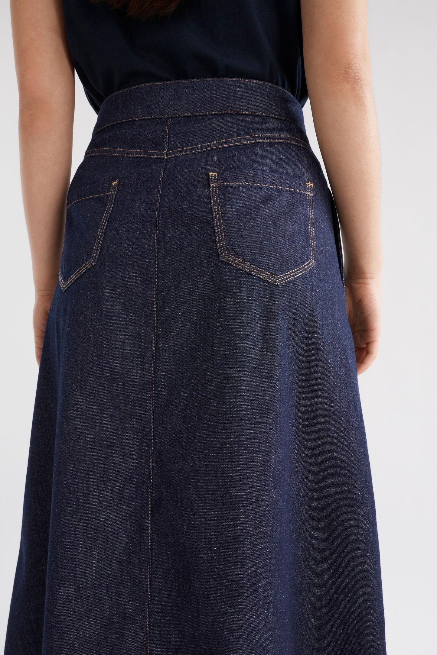 Denym A-line Midi Skirt Model Back Detail | AUTHENTIC BLUE WASH