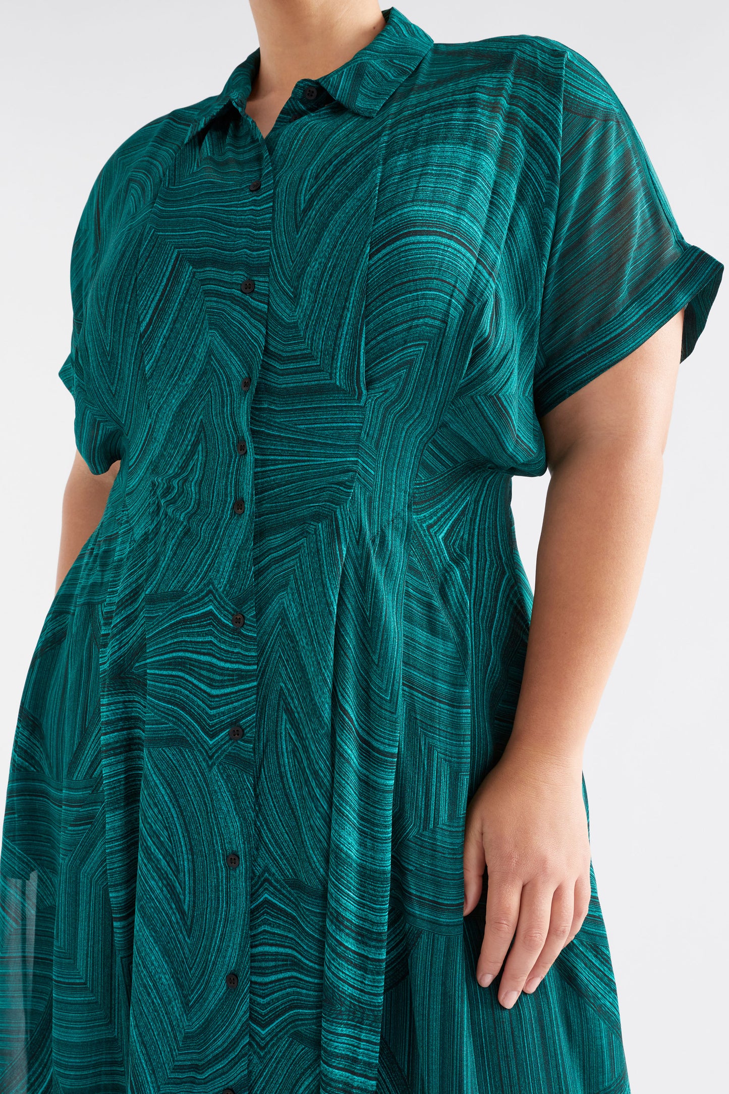 Krava Sheer Short Sleeve Midi Print Shirt Dress Model Front detail Curve | MALACHITE PRINT