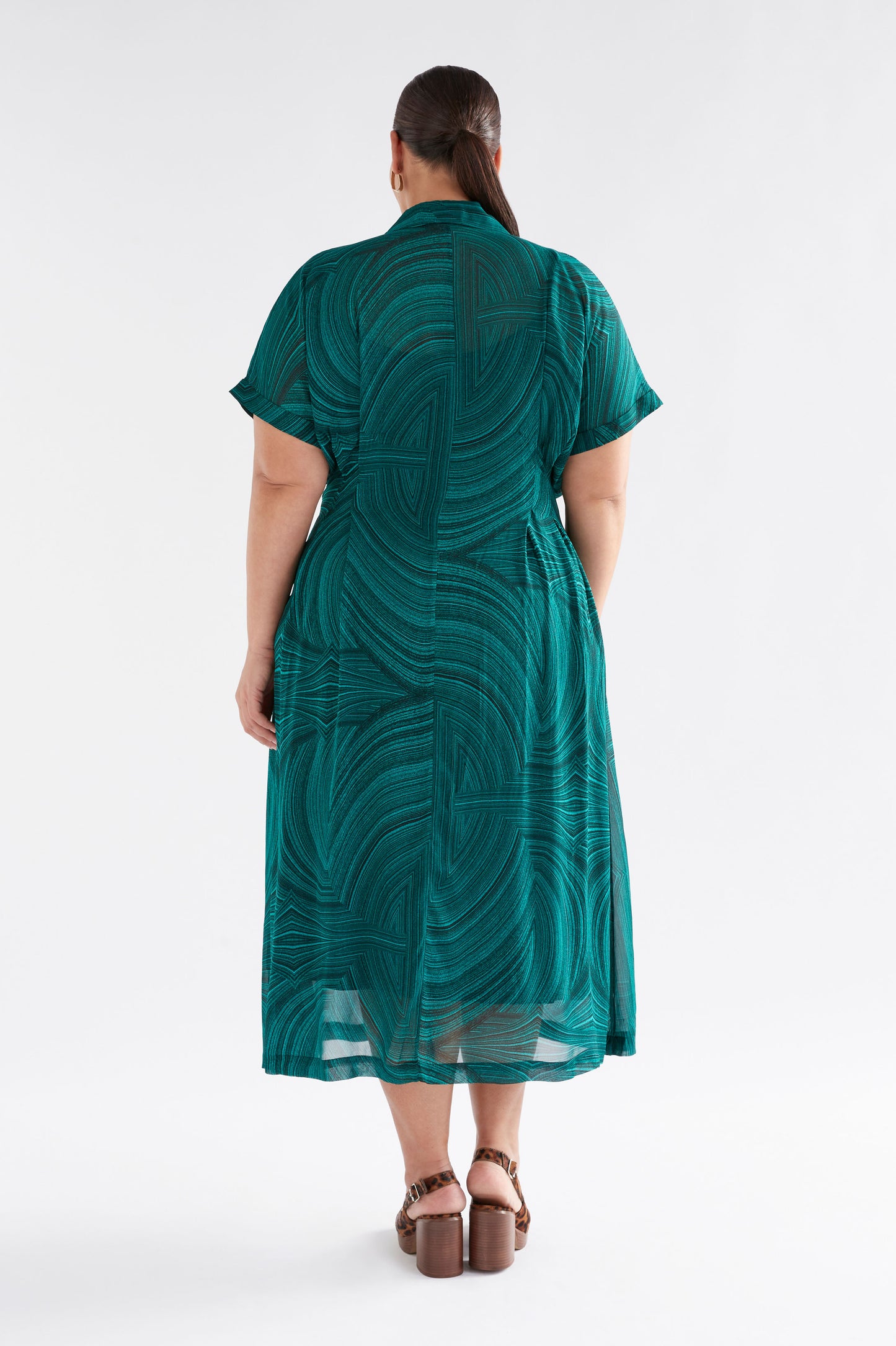 Krava Sheer Short Sleeve Midi Print Shirt Dress Model Curve back | MALACHITE PRINT