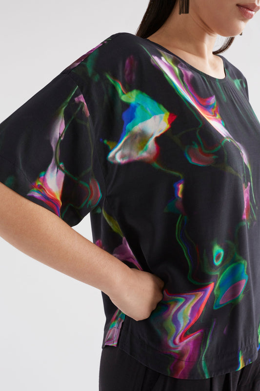 Dela Boxy Print Silky Top Model Detail | CALLA PRINT