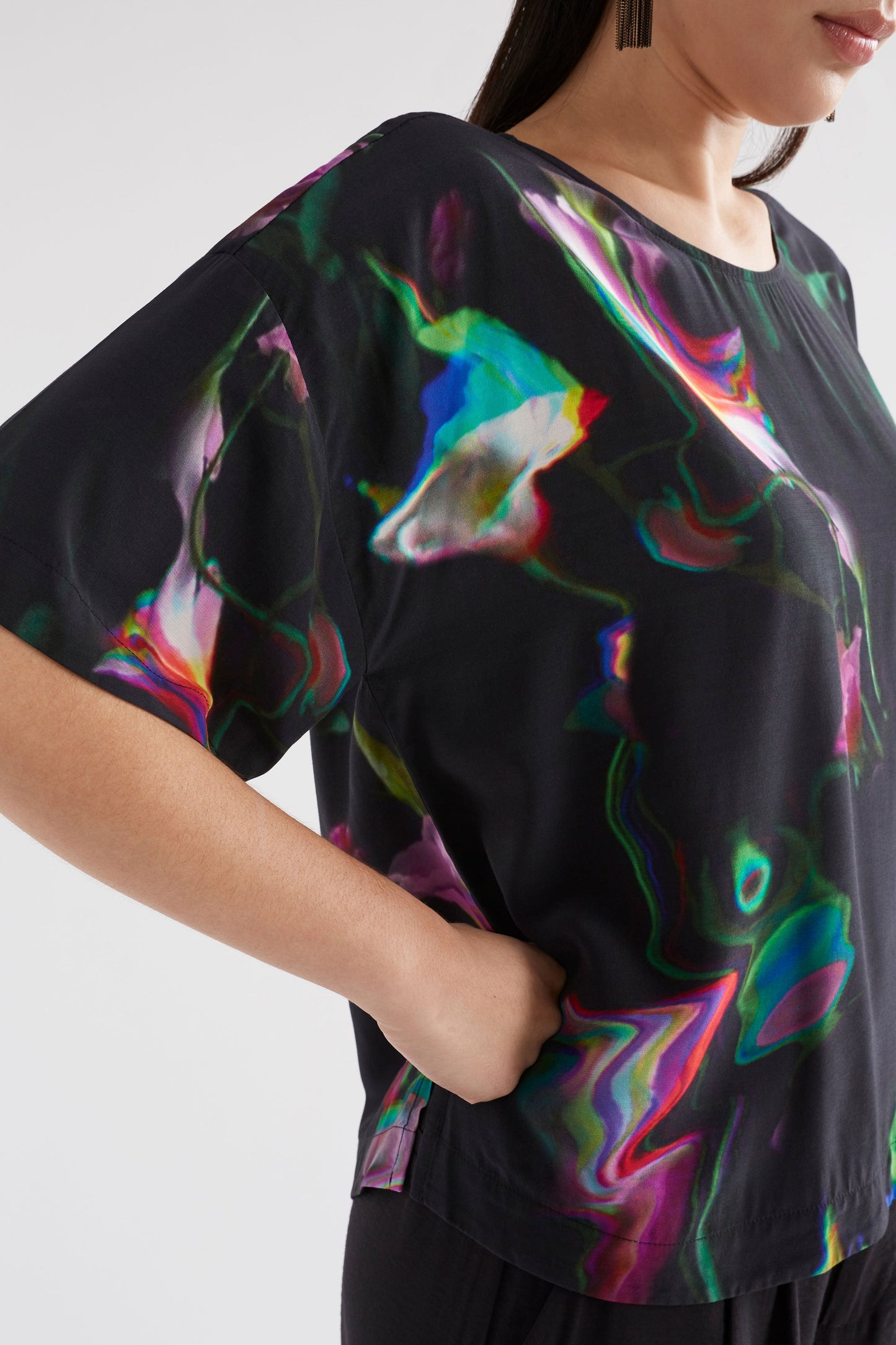 Dela Boxy Print Silky Top Model Detail | CALLA PRINT