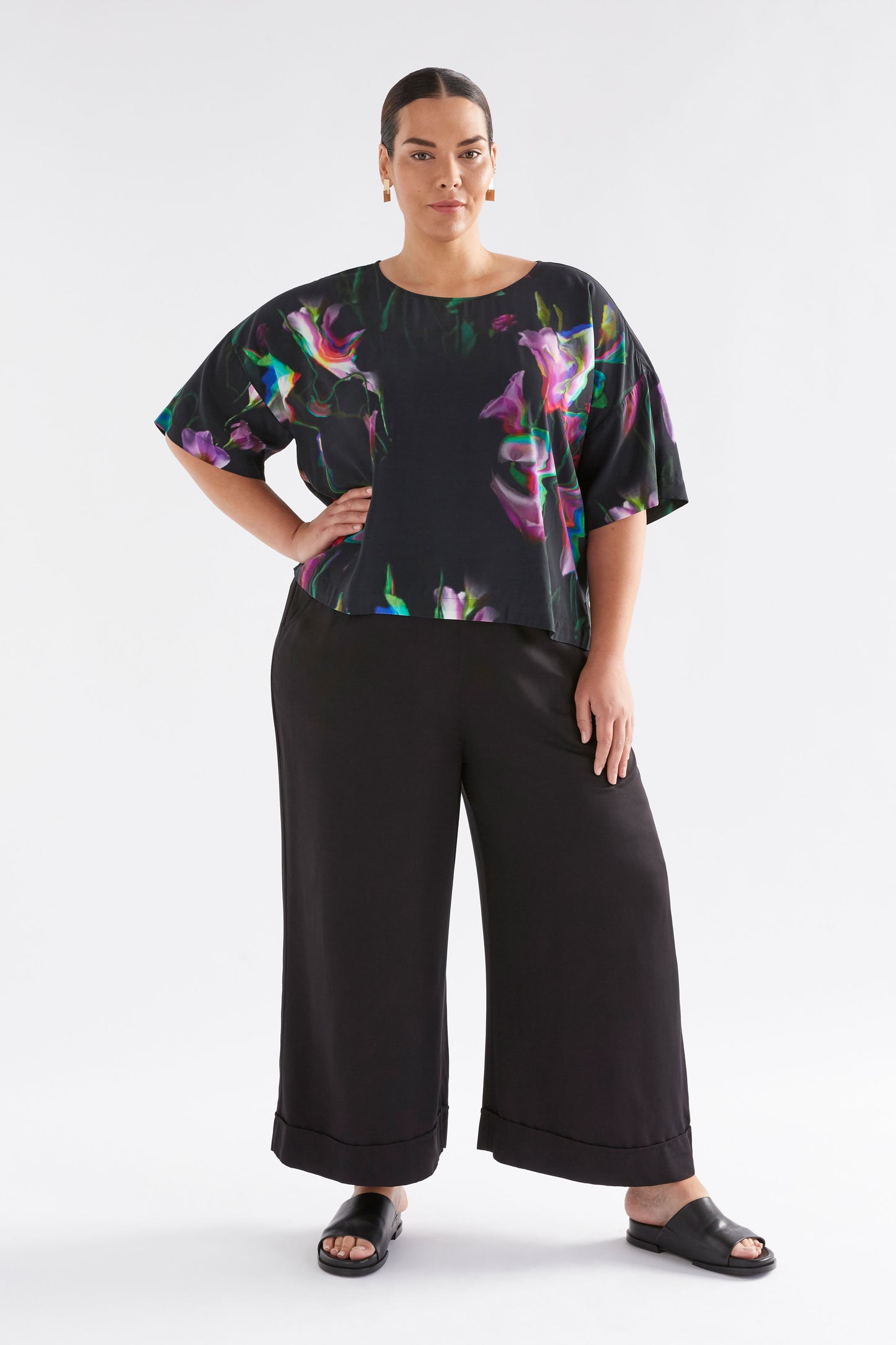 Dela Boxy Print Silky Top Model Front full Body CURVE | CALLA PRINT