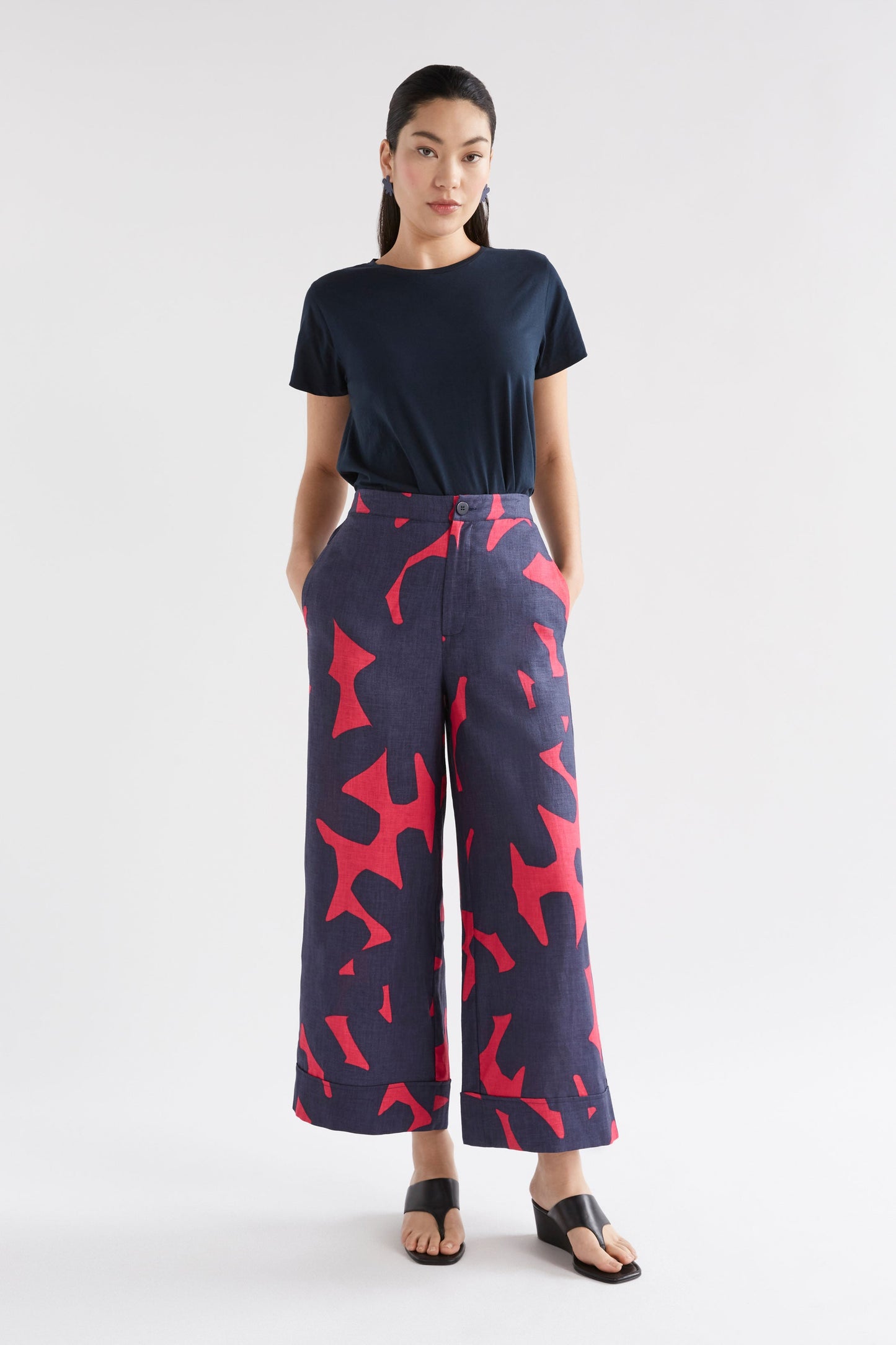 Pira Wide Leg Mid Rise Linen Print Pant Model Front | NAVY TERA PRINT