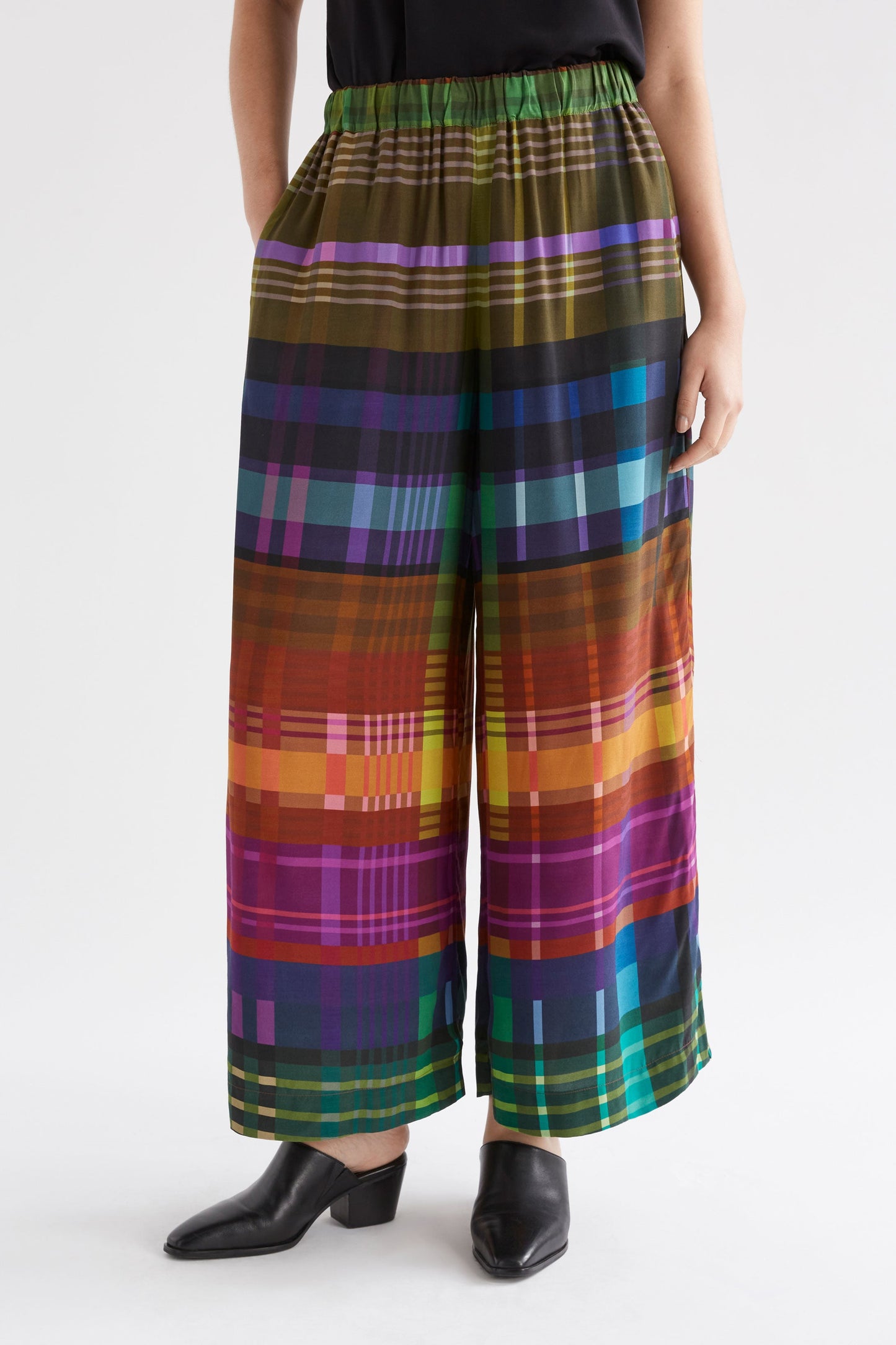 Ideell Silky Wide Leg Elasticated Waist Multi-coloured Print Pant Model Front Crop | ELODI PRINT