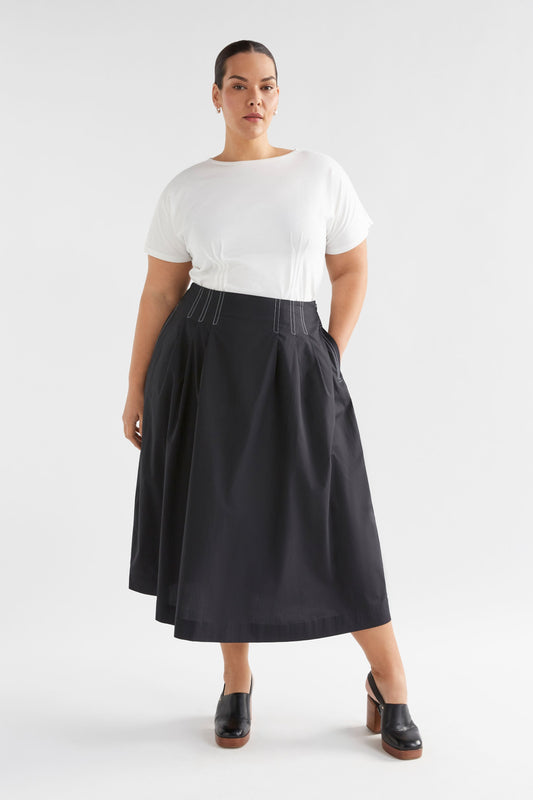 Takt Cotton Poplin Front Pleat Midi Skirt with Top Stitch Detailing Model Front Full Body Curve | BLACK