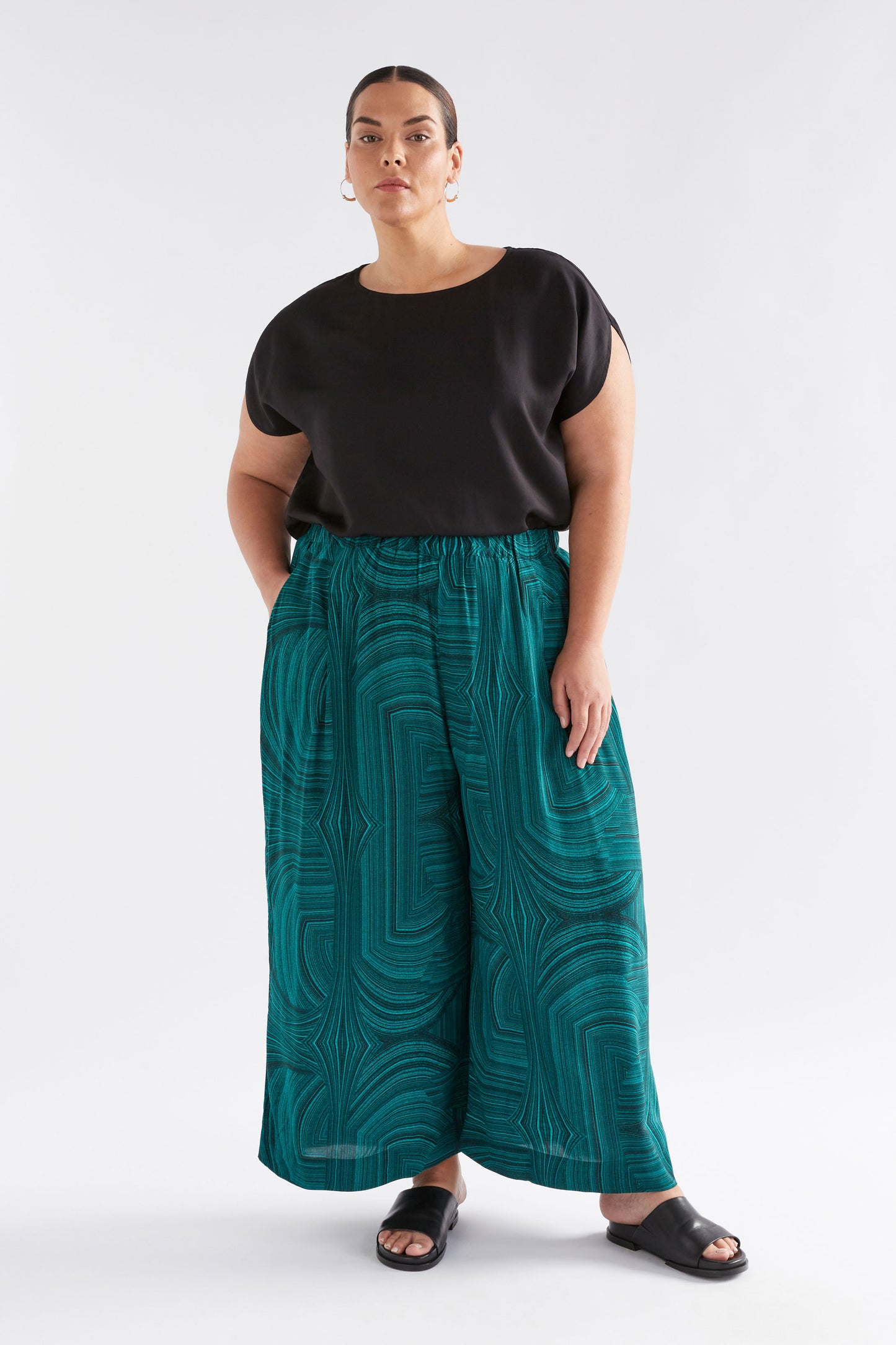 Krava Silky Print Elastic Waist Pant Model Front CURVE  | MALACHITE PRINT