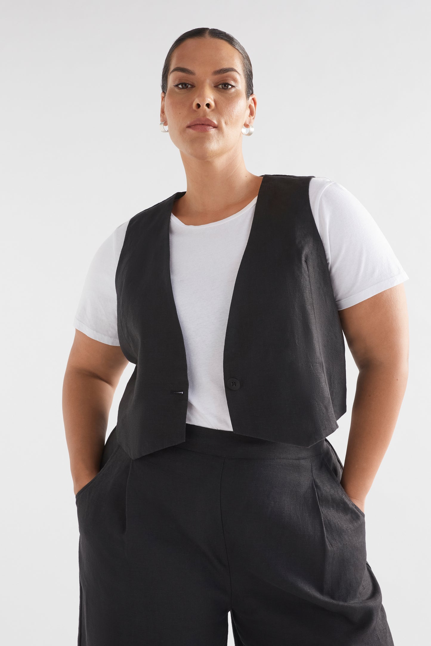Ilona Linen Cropped Button-up Vest Model with Tee Front curve | BLACK