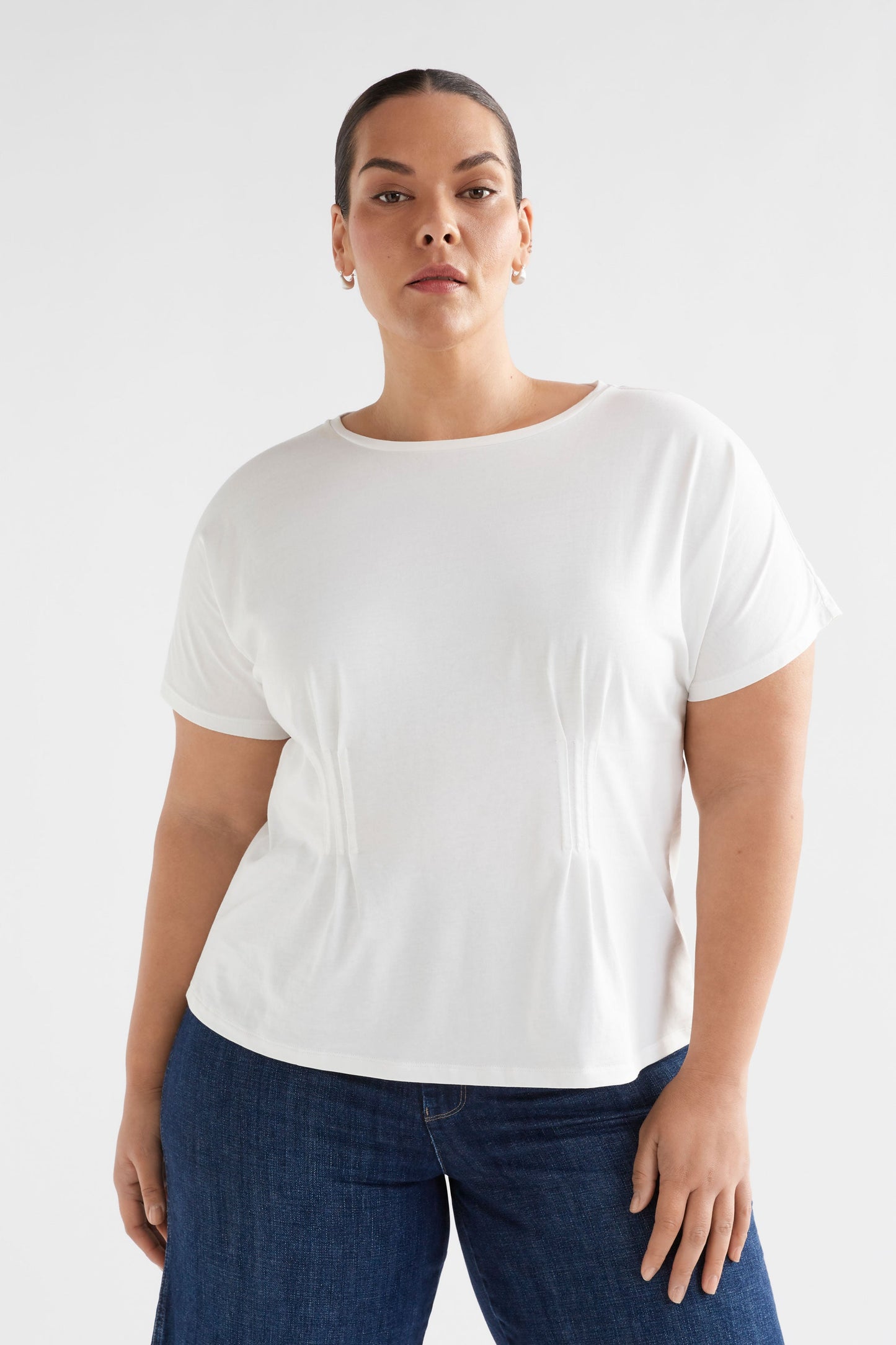 Enda Organic Cotton Pin Tuck Jersey Tshirt Model Front Curve Crop | WHITE