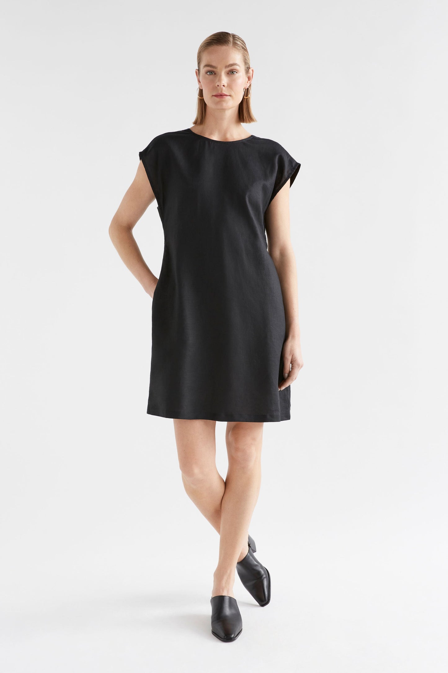 Honnor Twist Cut-Out Back Linen Short Dress Model Front | BLACK