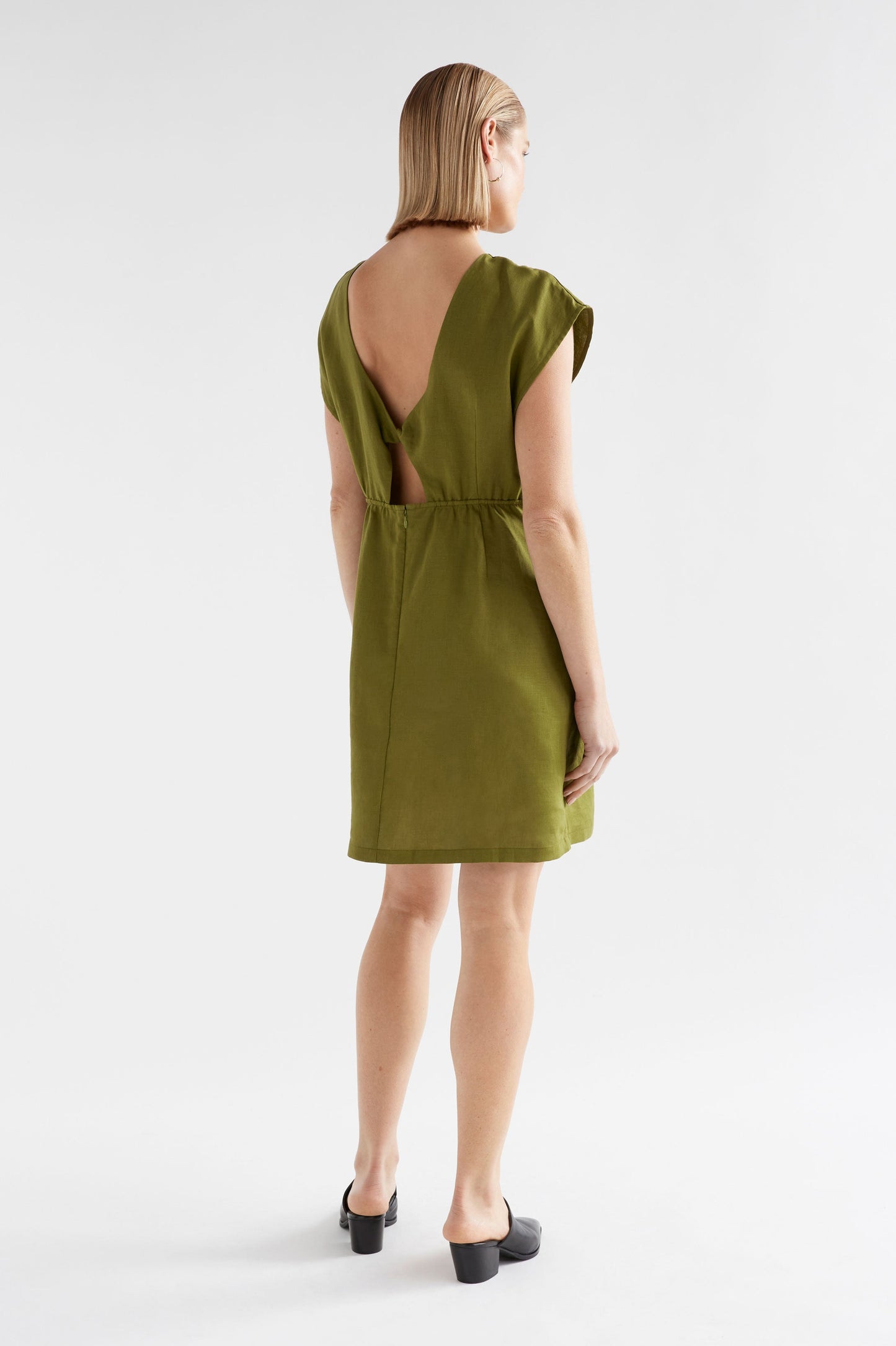 Honnor Twist Cut-Out Back Linen Short Dress Model Back 
| ARTICHOKE