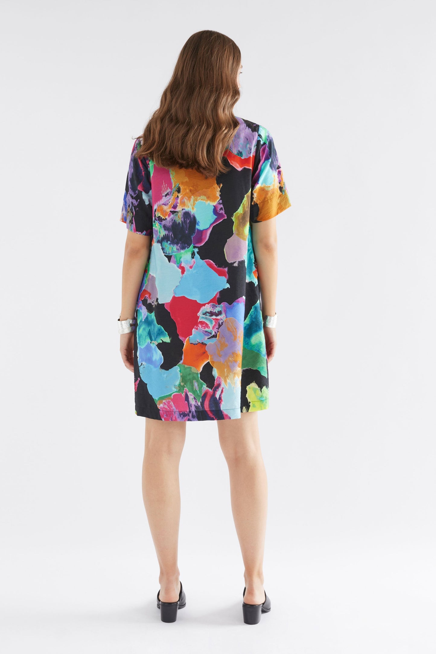 Tili Knee Length Print Shift Dress Model Back | REM PRINT