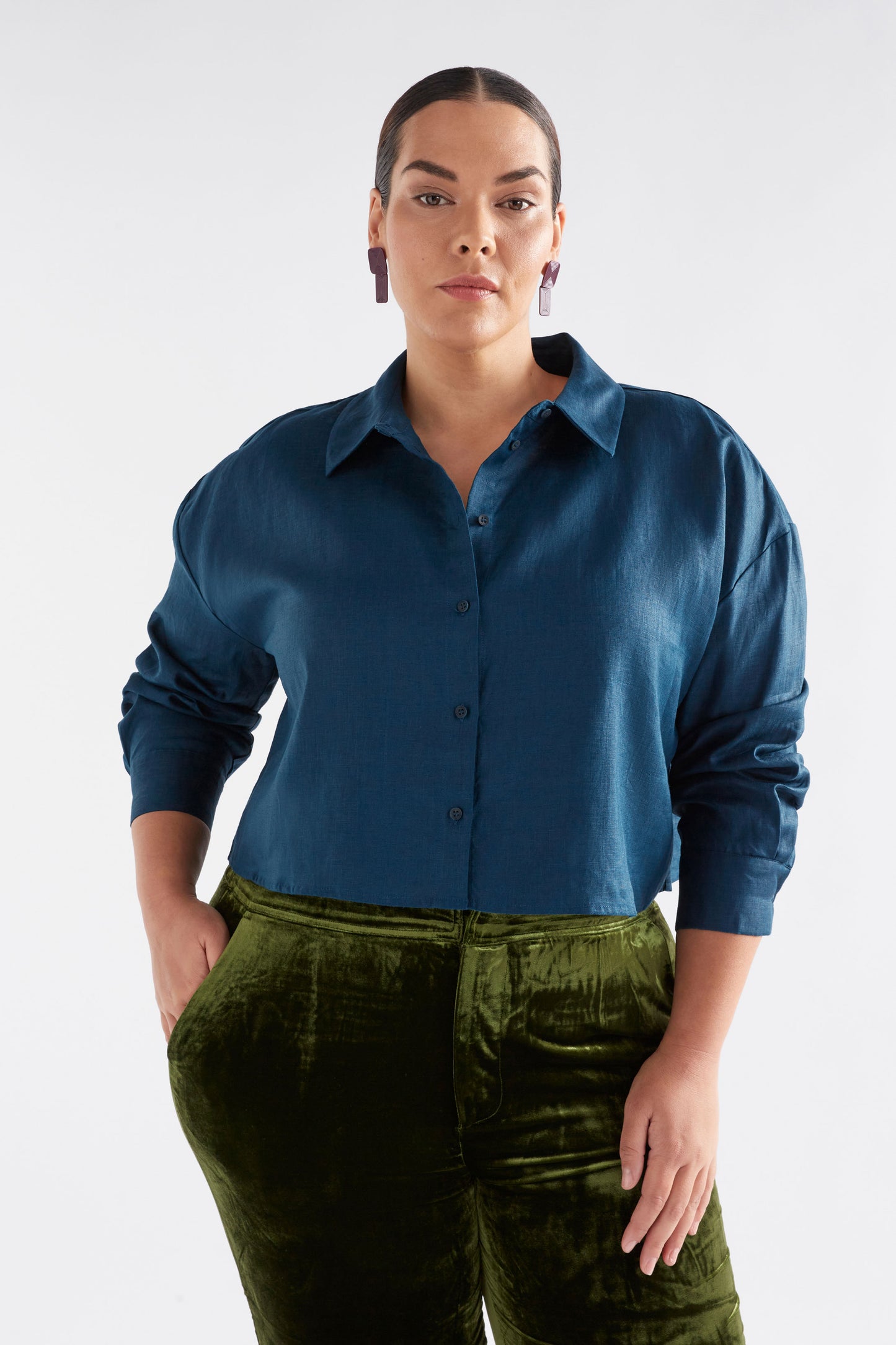 Cort Cropped Linen Shirt Model Front Curve | JASPER