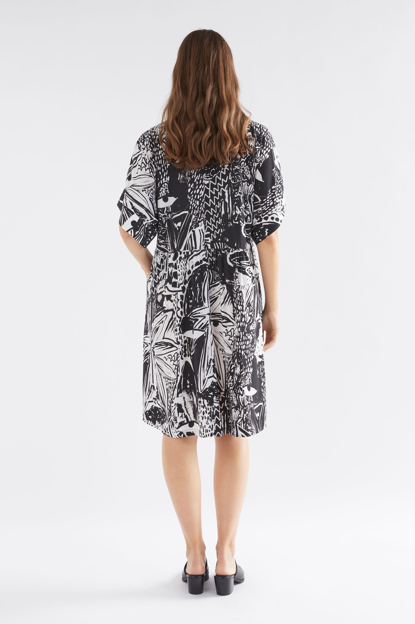 Lento V Neck Batwing Print Tee Dress Model Back | TROPEA PRINT