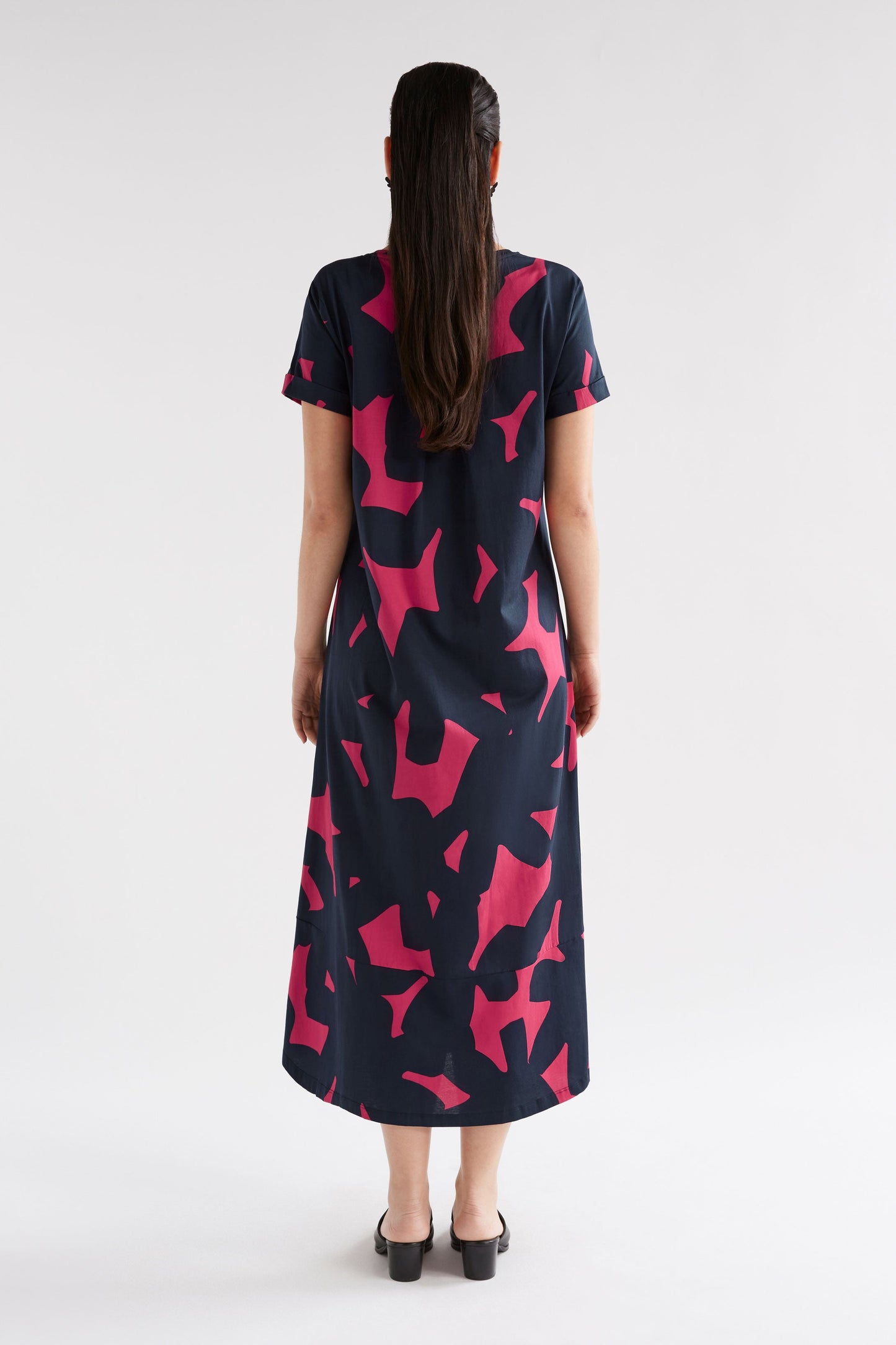 Haki Long Organic Cotton Jersey  Print Tshirt Dress Model Back
 | NAVY TERA PRINT