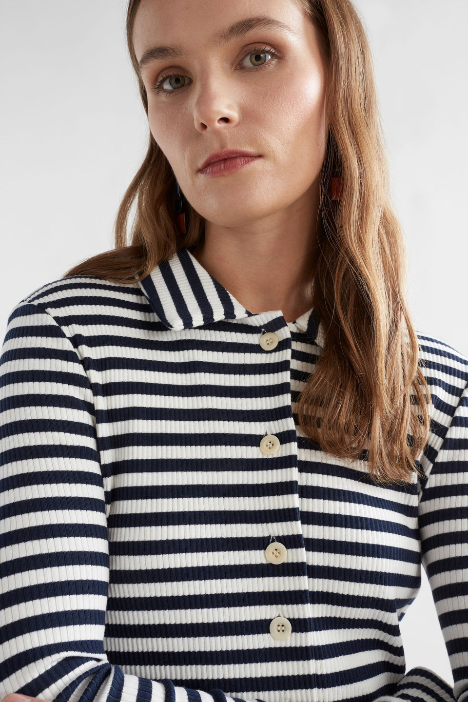 Kullan Fitted Ribbed Striped Button Up Shirt Model Front detail | WHITE INK STRIPE