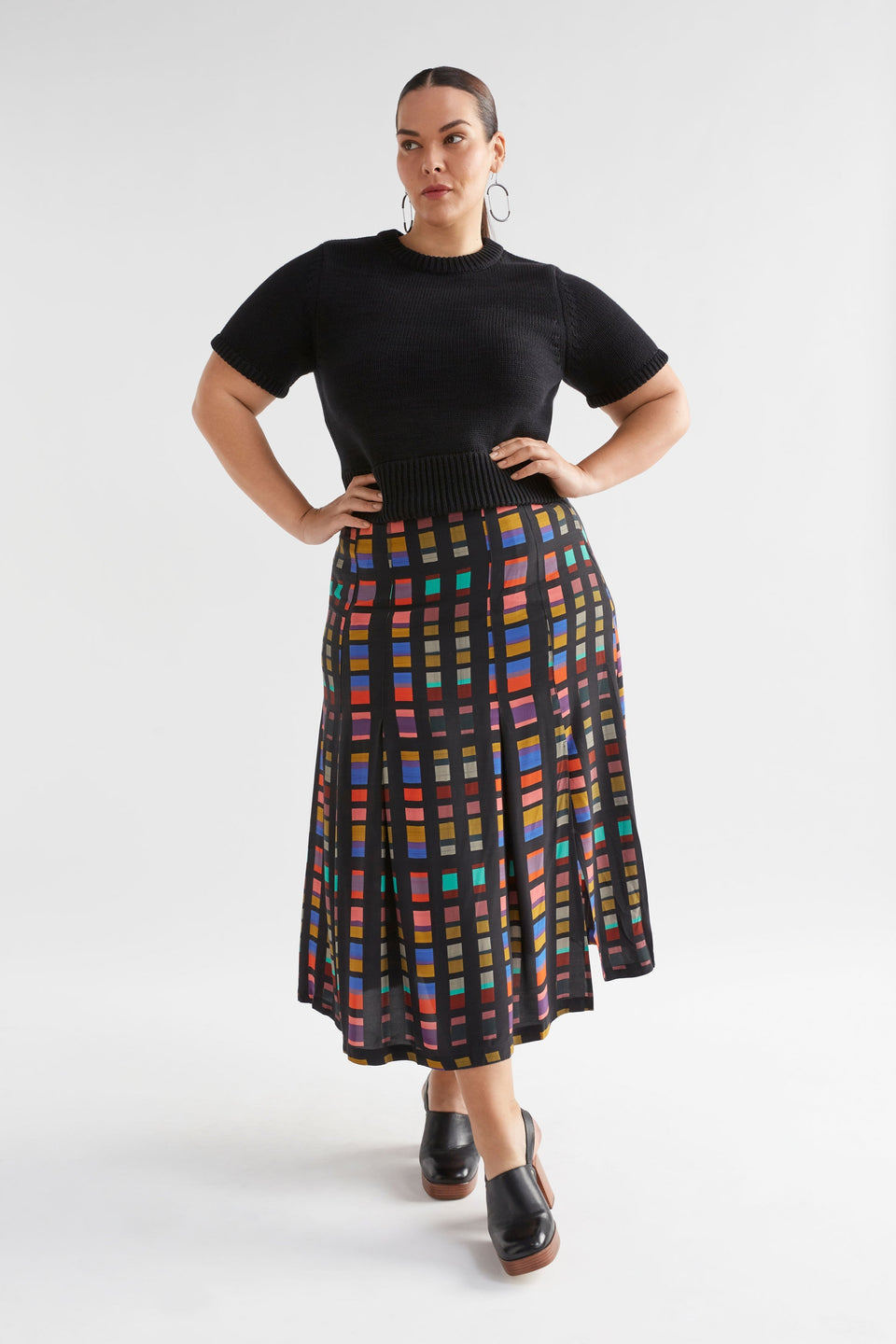 Kira Flat Front Waist Band Print Skirt with Split Model Curve Front | TESSELA PRINT