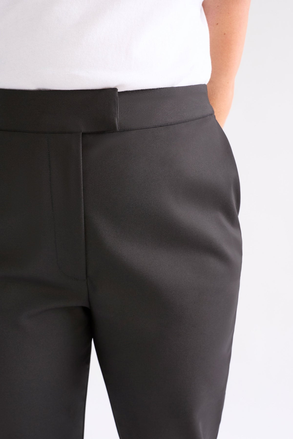 Sorell Organic Cotton Stretch Slim Leg Pant Model Chanel Front detail | BLACK
